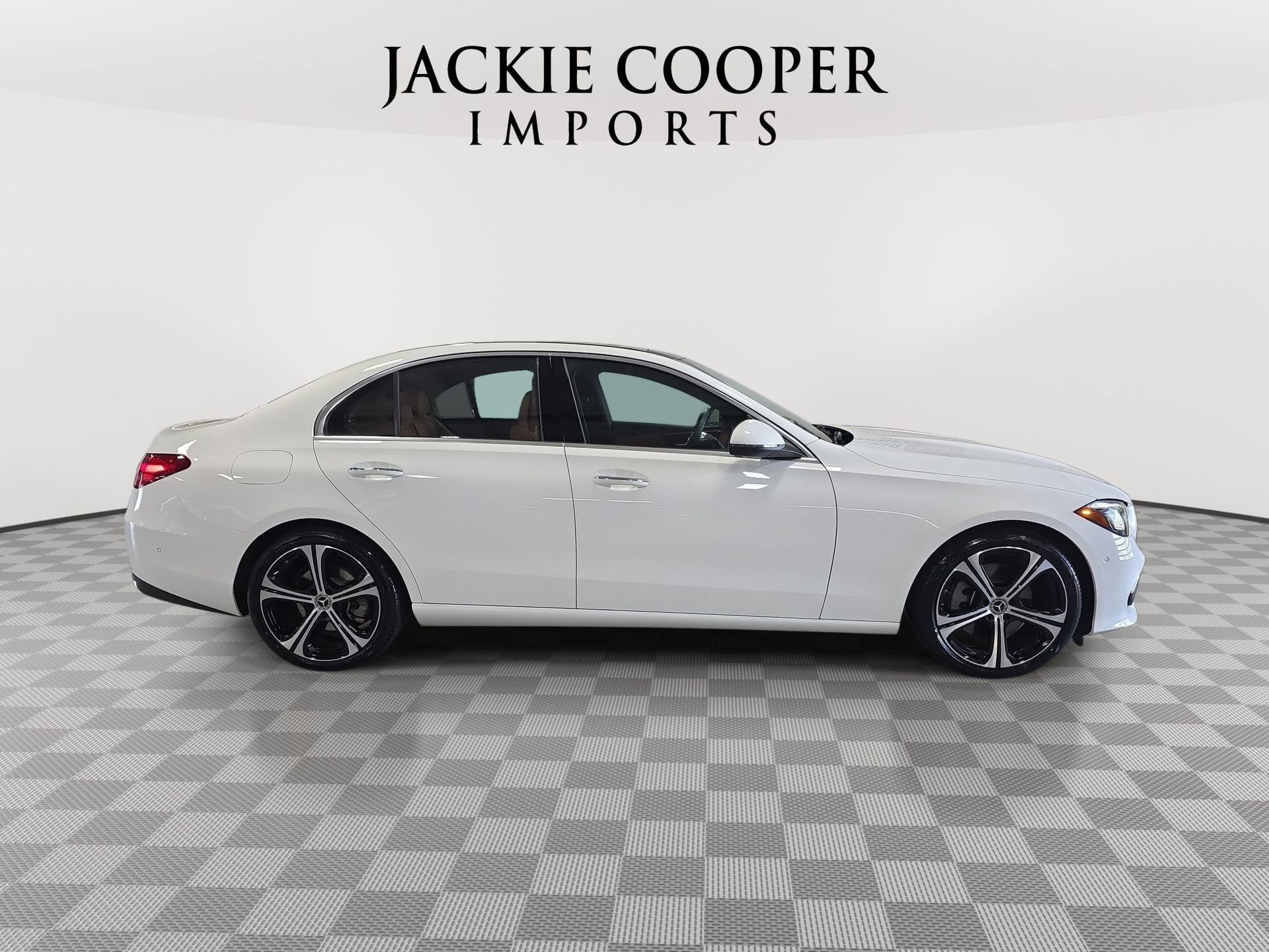 Used 2025 Mercedes-Benz C 300 Sedan image 4