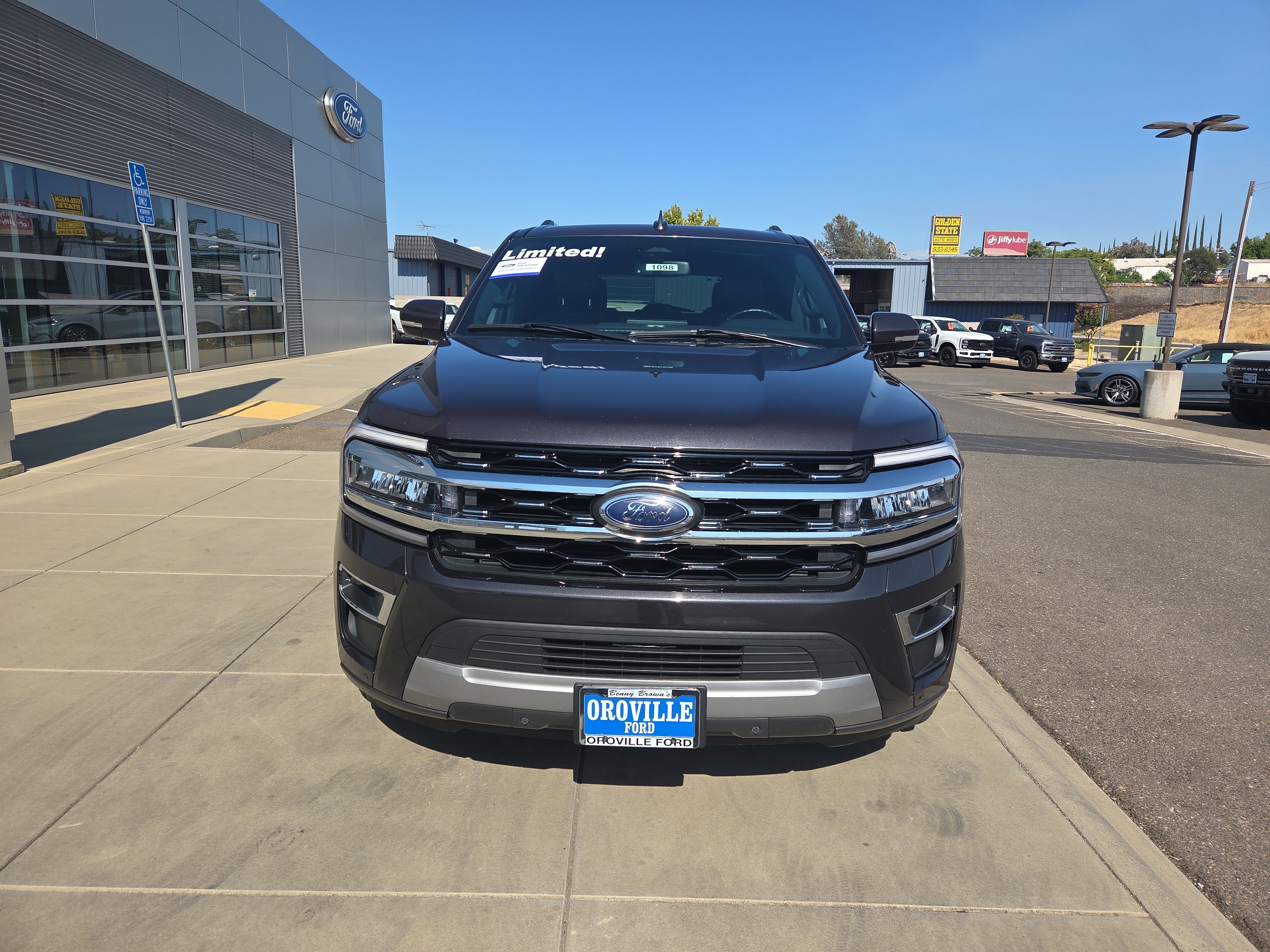 Used 2024 Ford Expedition Limited image 8