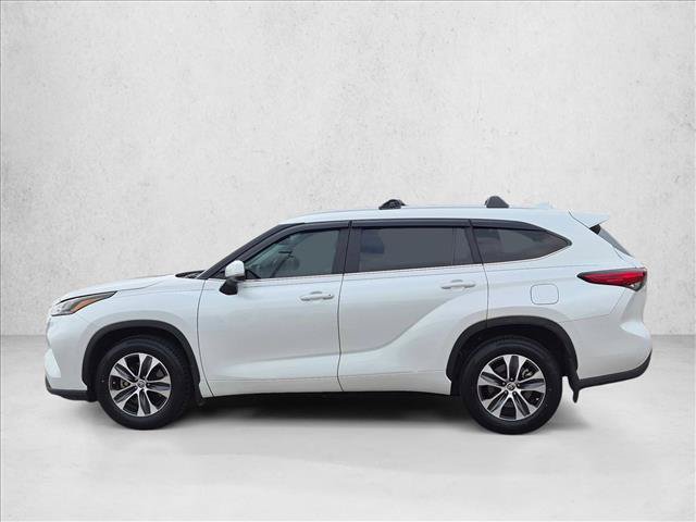 Used 2023 Toyota Highlander XLE FWD image 9