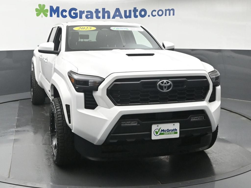 Used 2025 Toyota Tacoma TRD Sport AWD/4WD image 5