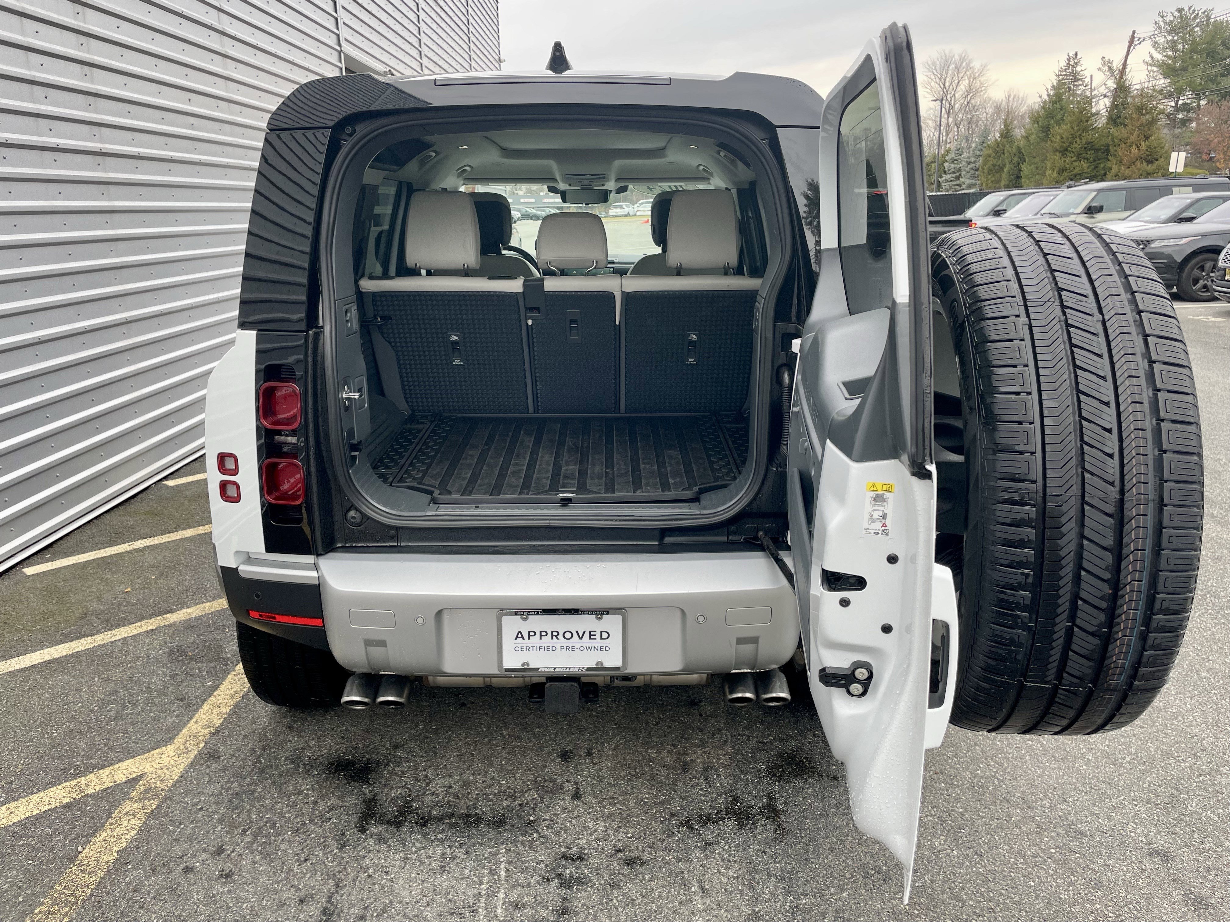 Certified 2024 Land Rover Defender 110 SE image 36