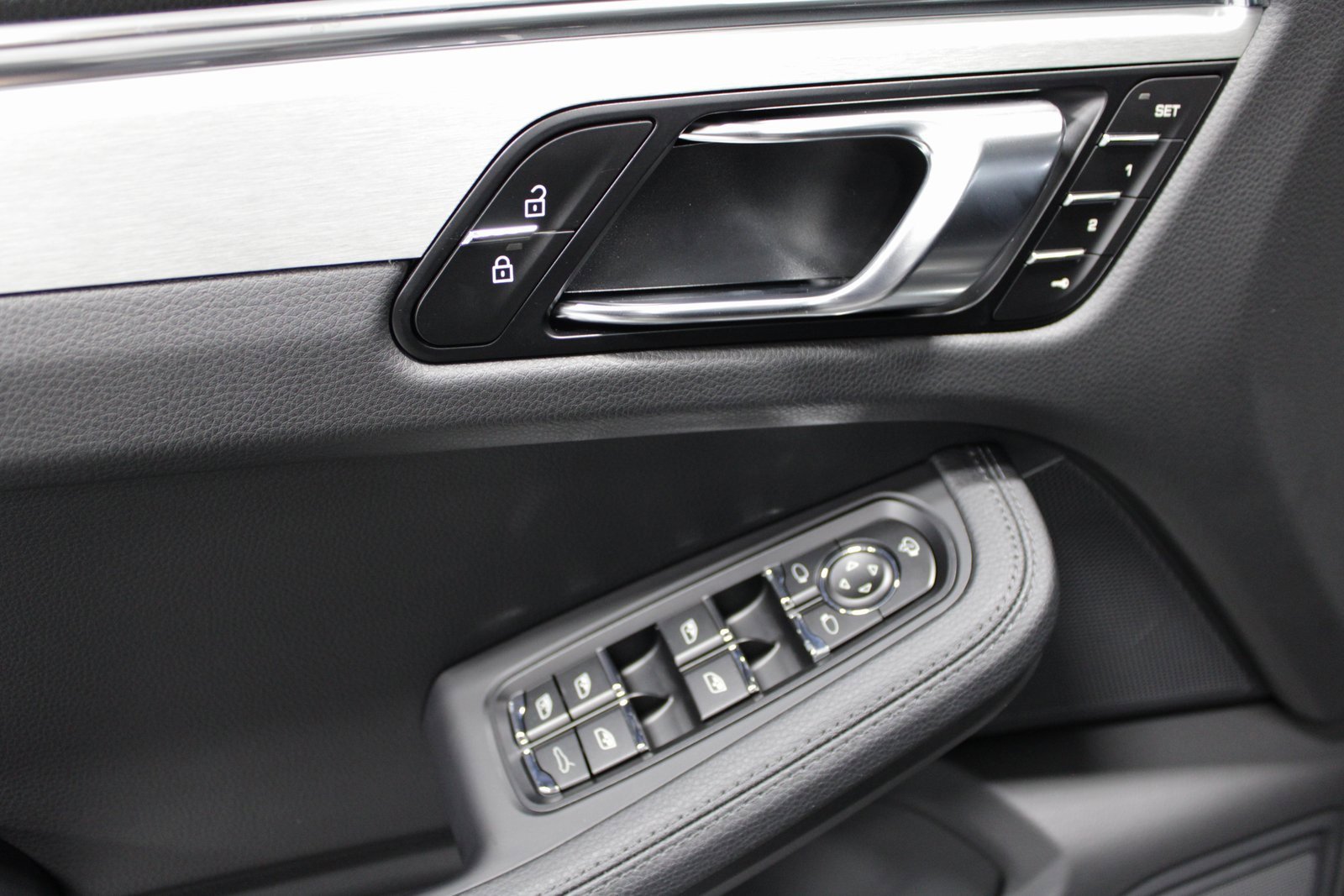 New 2026 Porsche Macan image 25