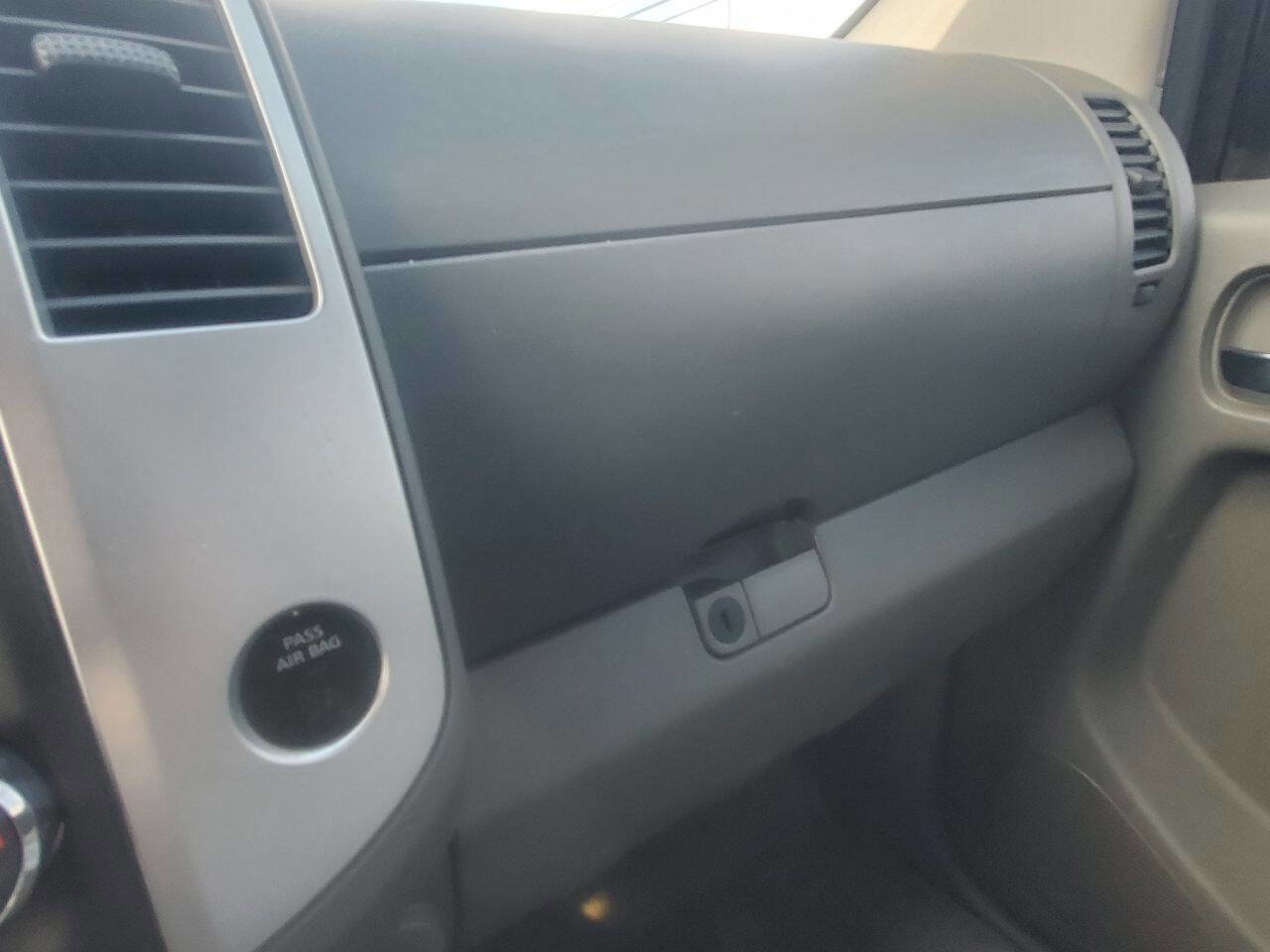 Used 2015 Nissan Frontier S image 27