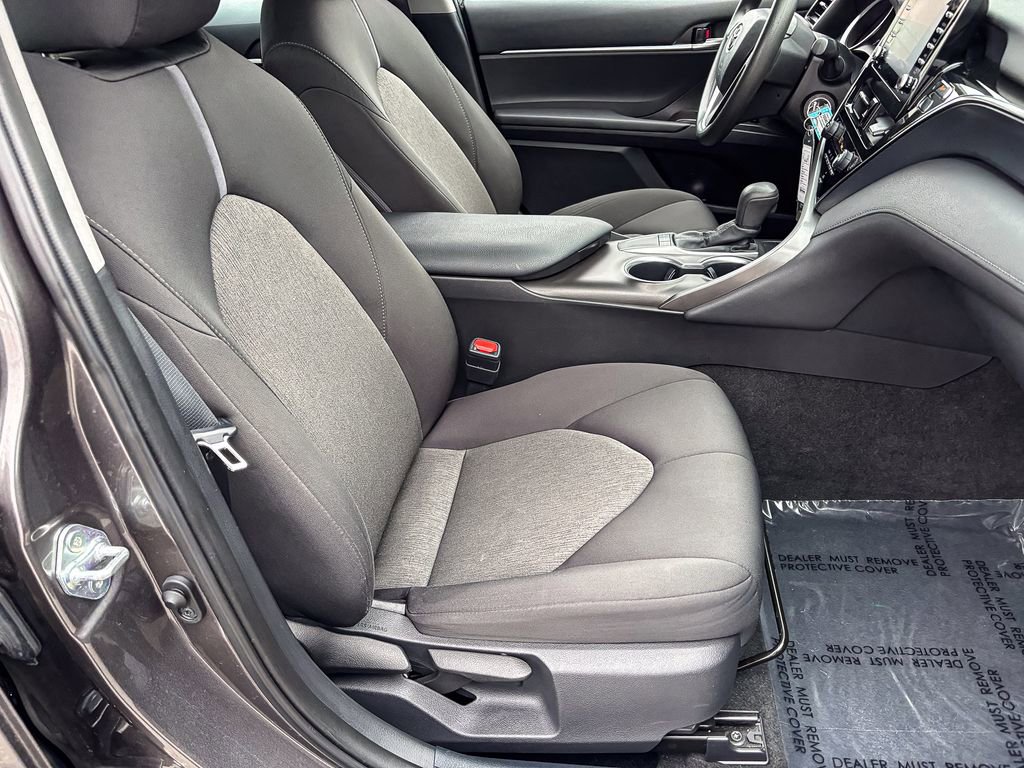 Used 2022 Toyota Camry LE image 32