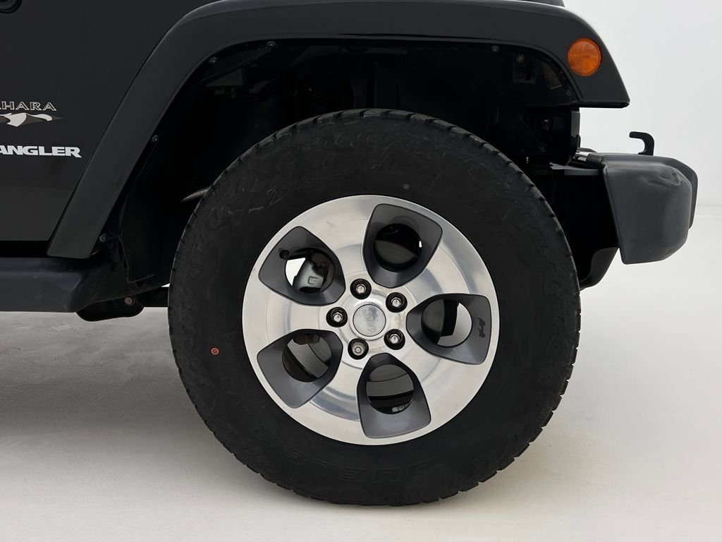 Used 2017 Jeep Wrangler Sahara w/ Connectivity Group image 28