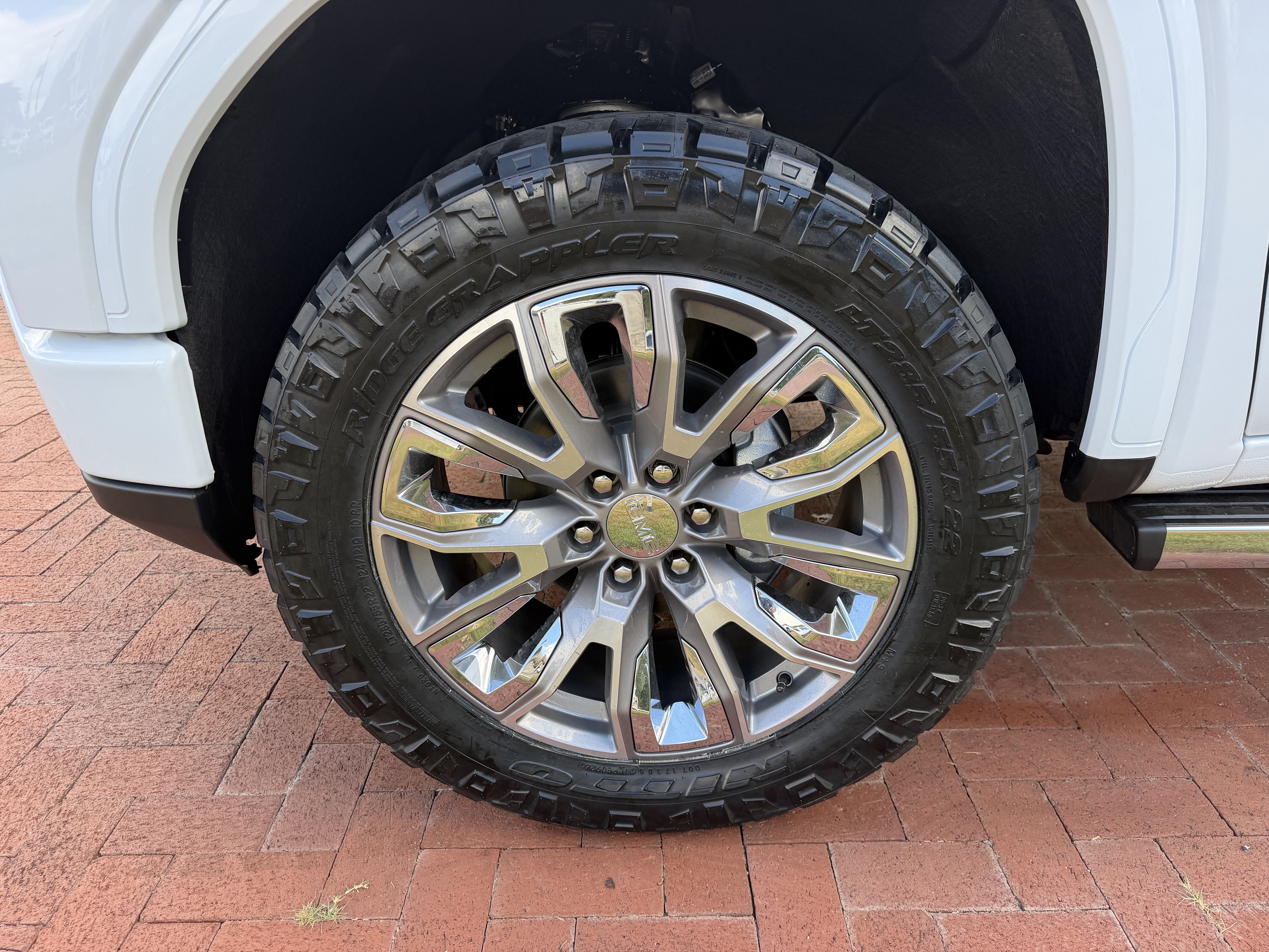 New 2026 GMC Sierra 1500 Denali AWD/4WD image 9