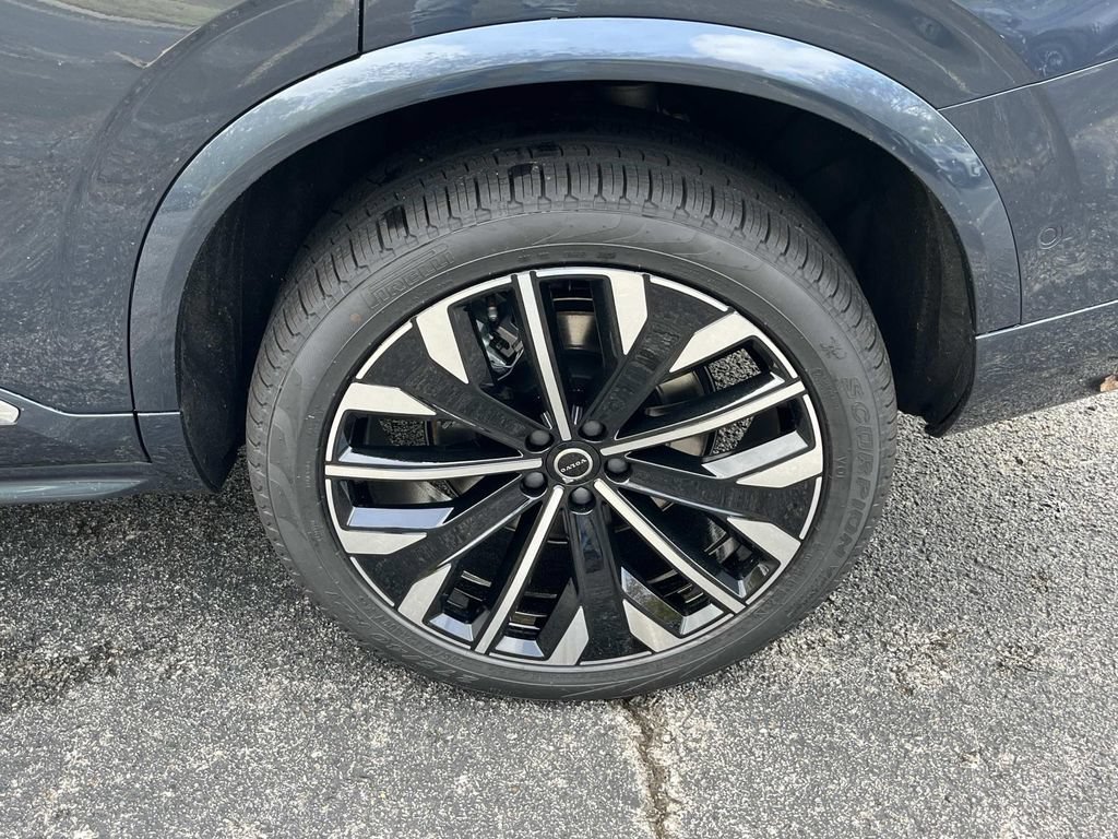 Certified 2026 Volvo XC90 B6 Plus AWD/4WD image 11