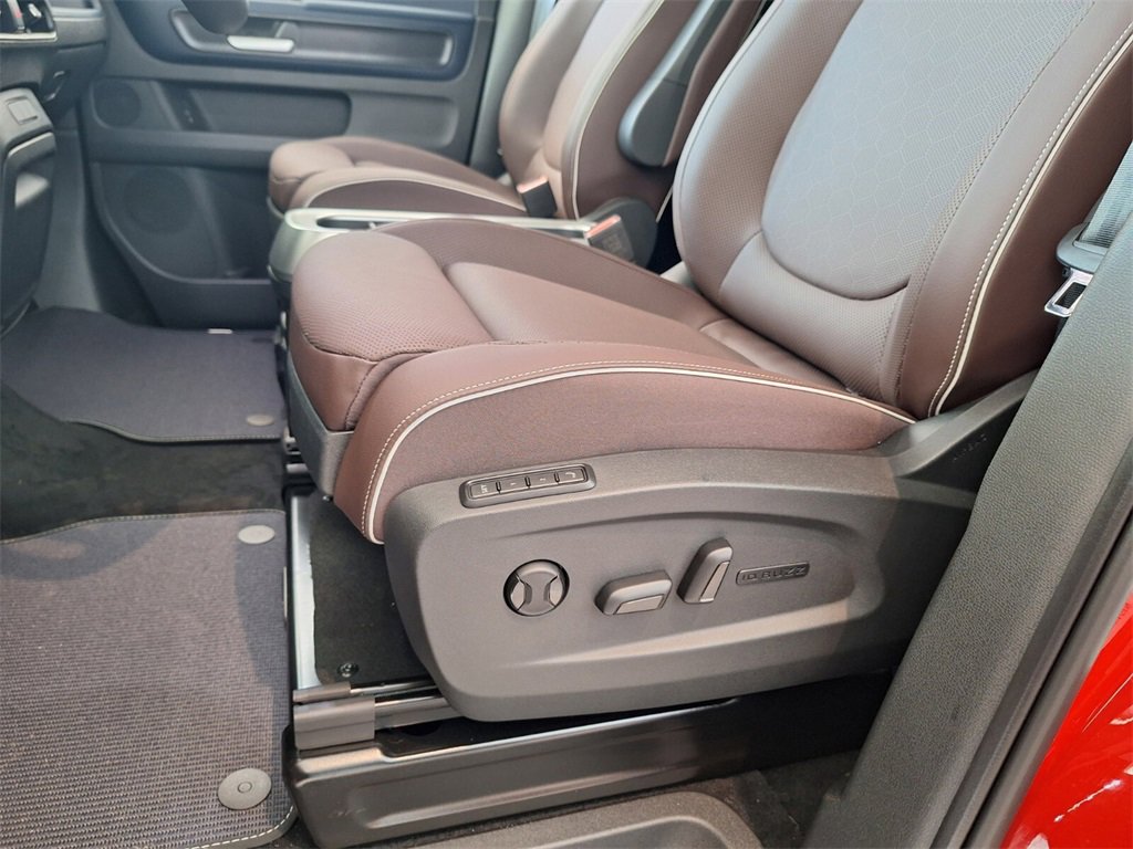 New 2025 Volkswagen ID. Buzz Pro S Plus image 10