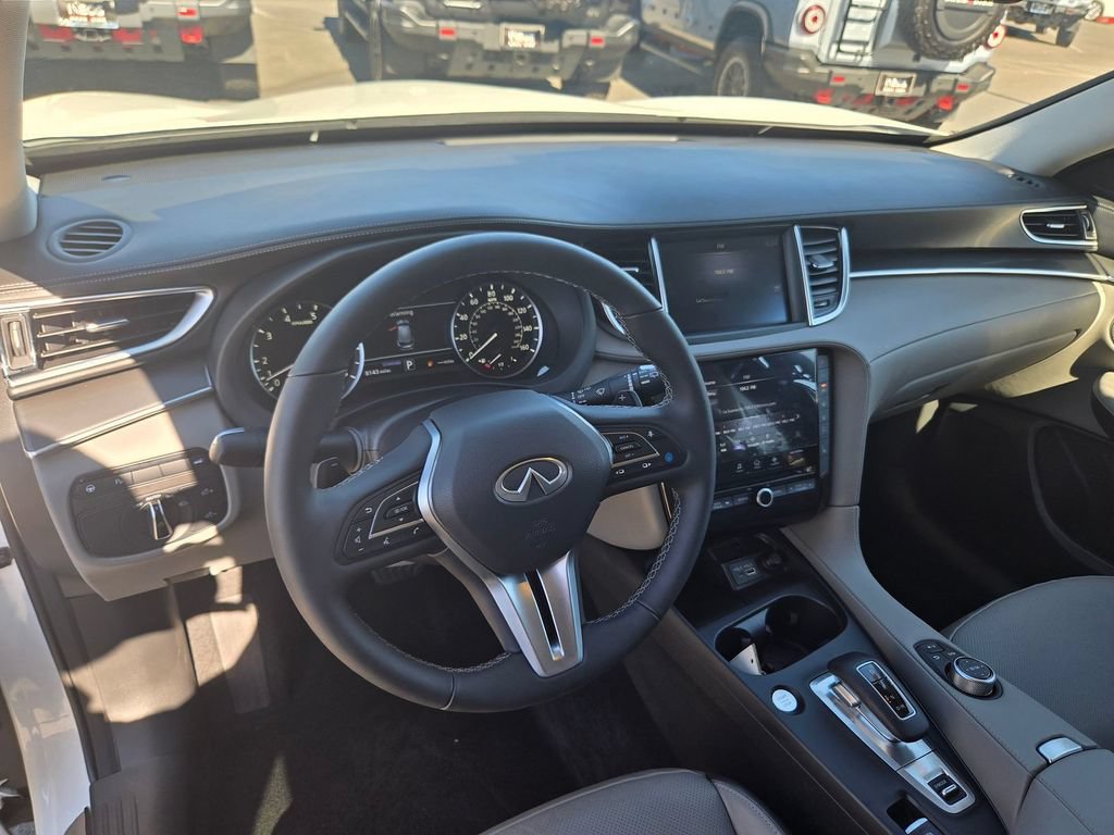 Certified 2025 INFINITI QX50 Luxe AWD/4WD image 9