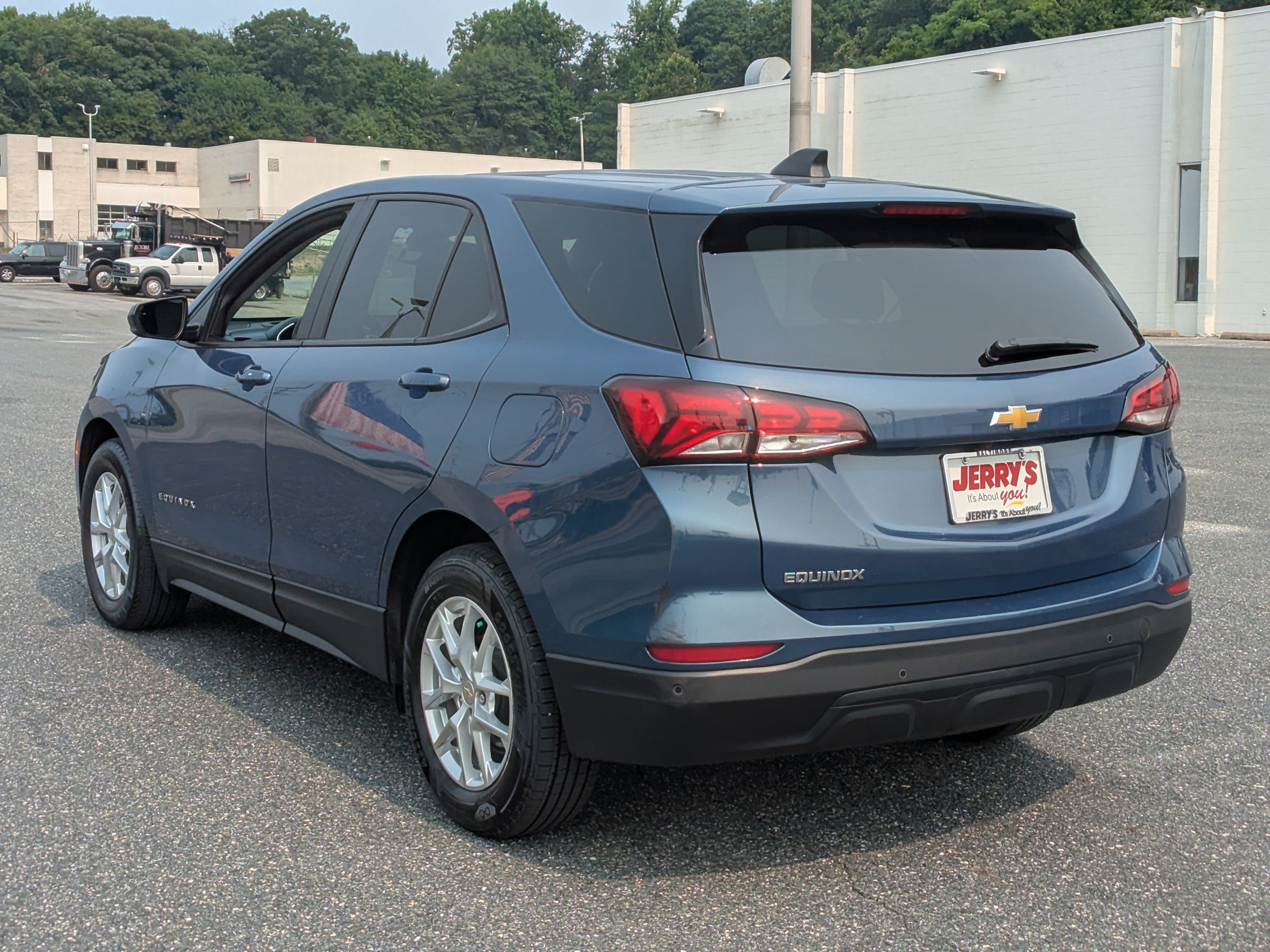 Used 2024 Chevrolet Equinox LS w/ LS Convenience Package FWD image 6