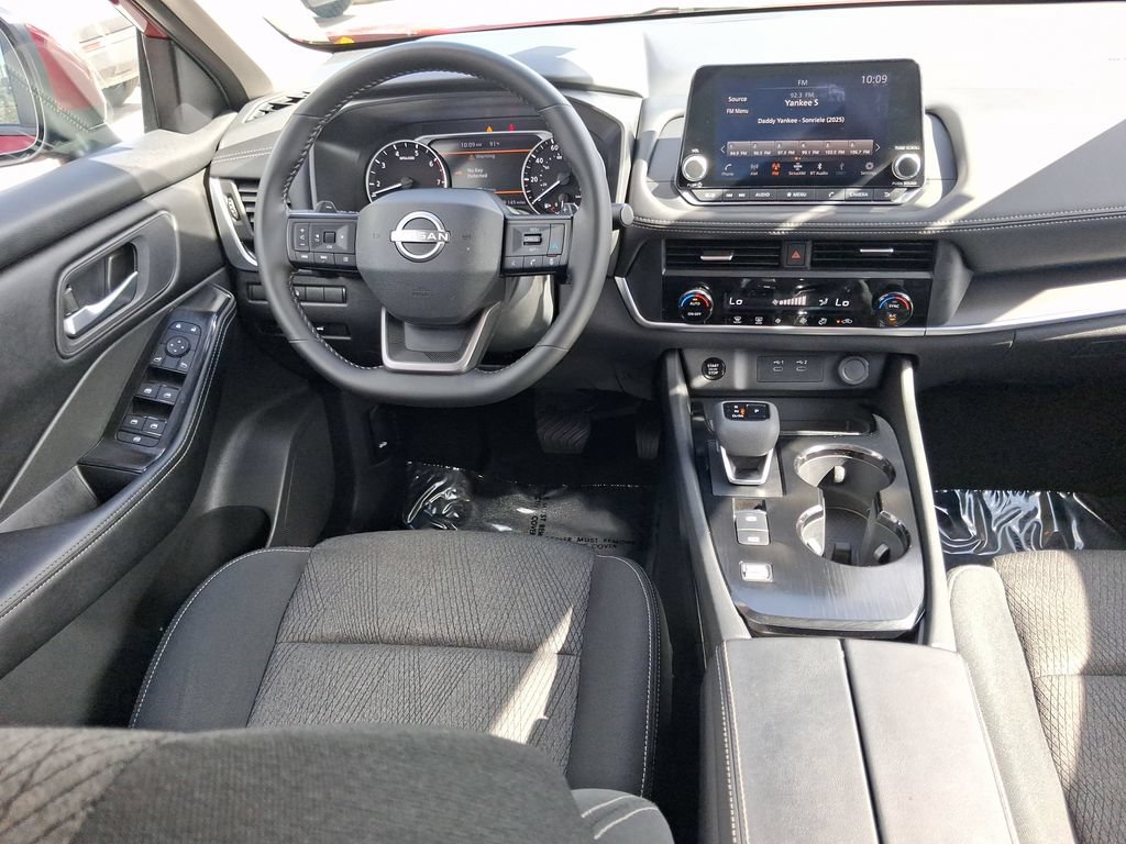Used 2026 Nissan Rogue SV FWD image 17