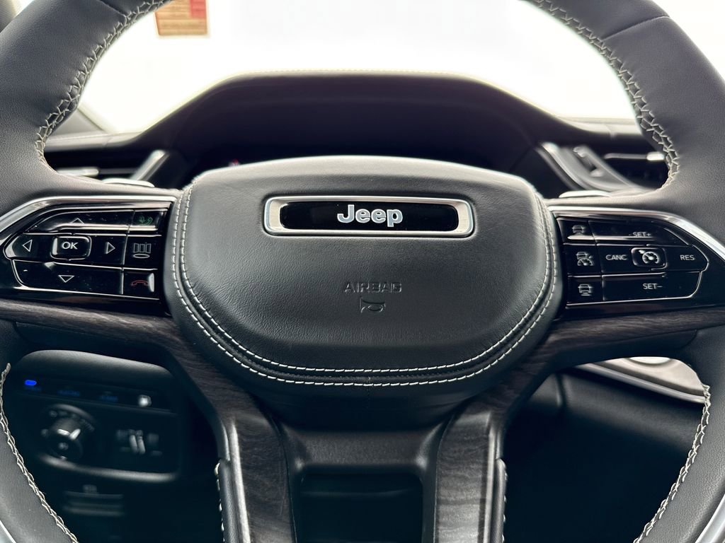 Used 2022 Jeep Grand Cherokee Overland w/ Luxury Tech Group IV image 32