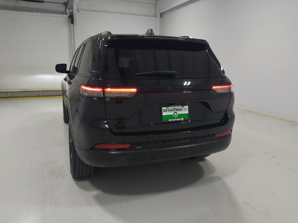Used 2023 Jeep Grand Cherokee Altitude AWD/4WD image 6