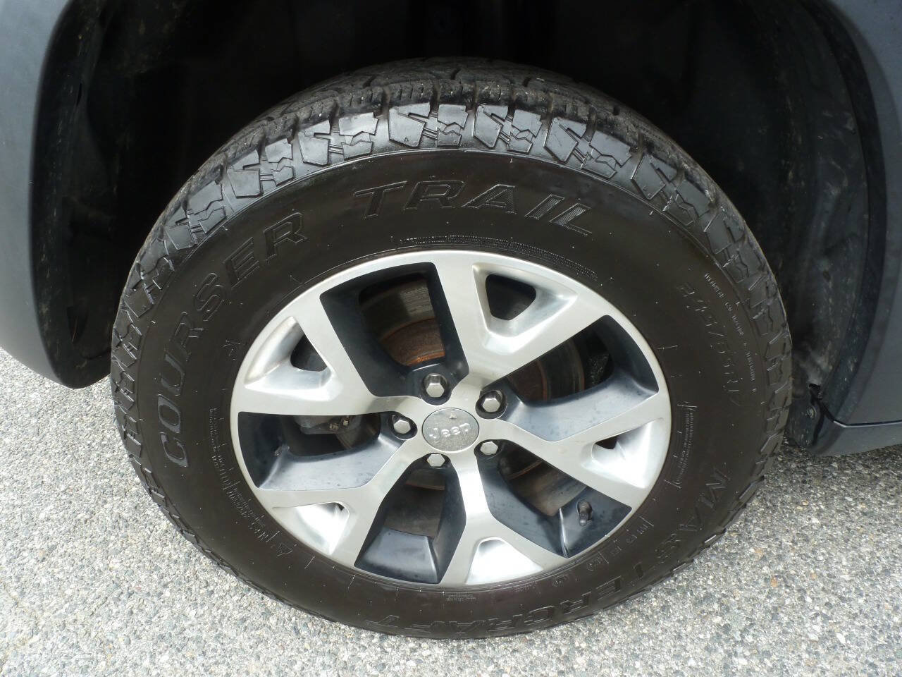 Used 2014 Jeep Cherokee Trailhawk AWD/4WD image 13