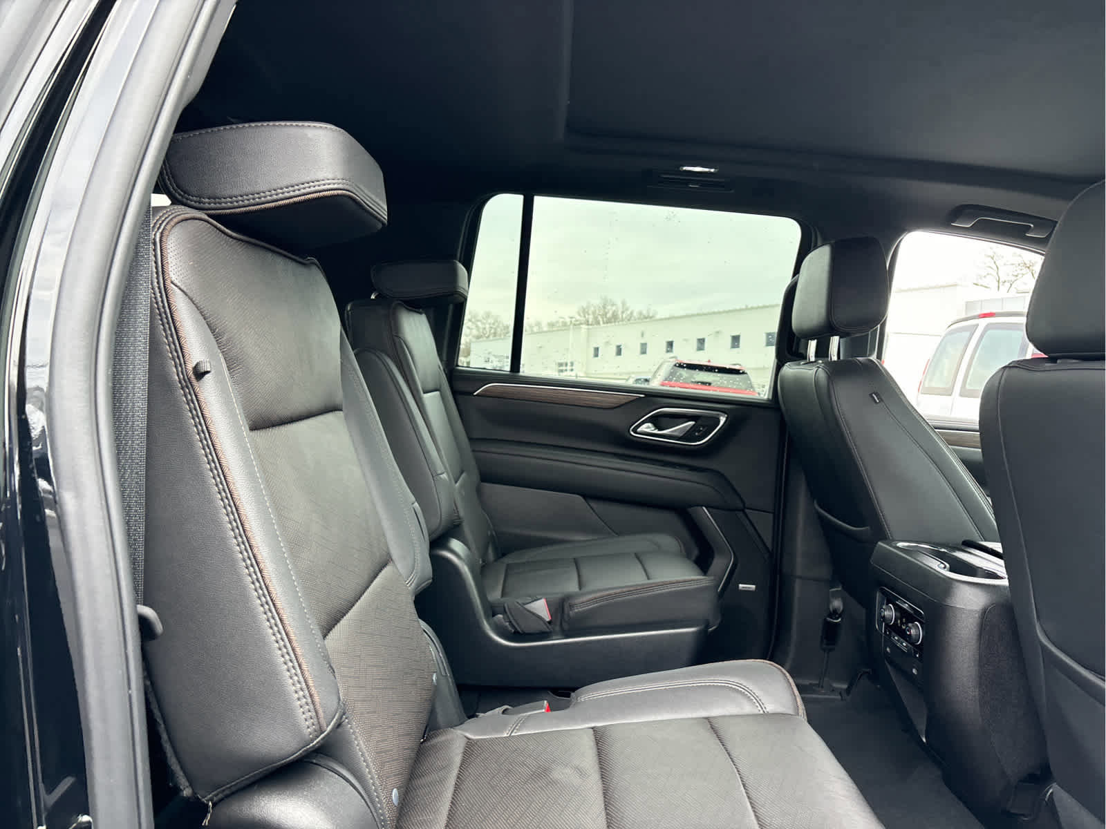 Certified 2023 Chevrolet Suburban High Country image 31