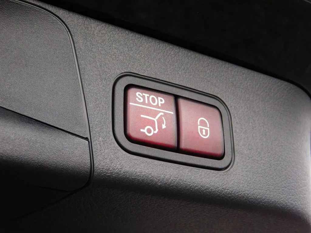 Used 2022 Mercedes-Benz EQB 350 4MATIC image 8