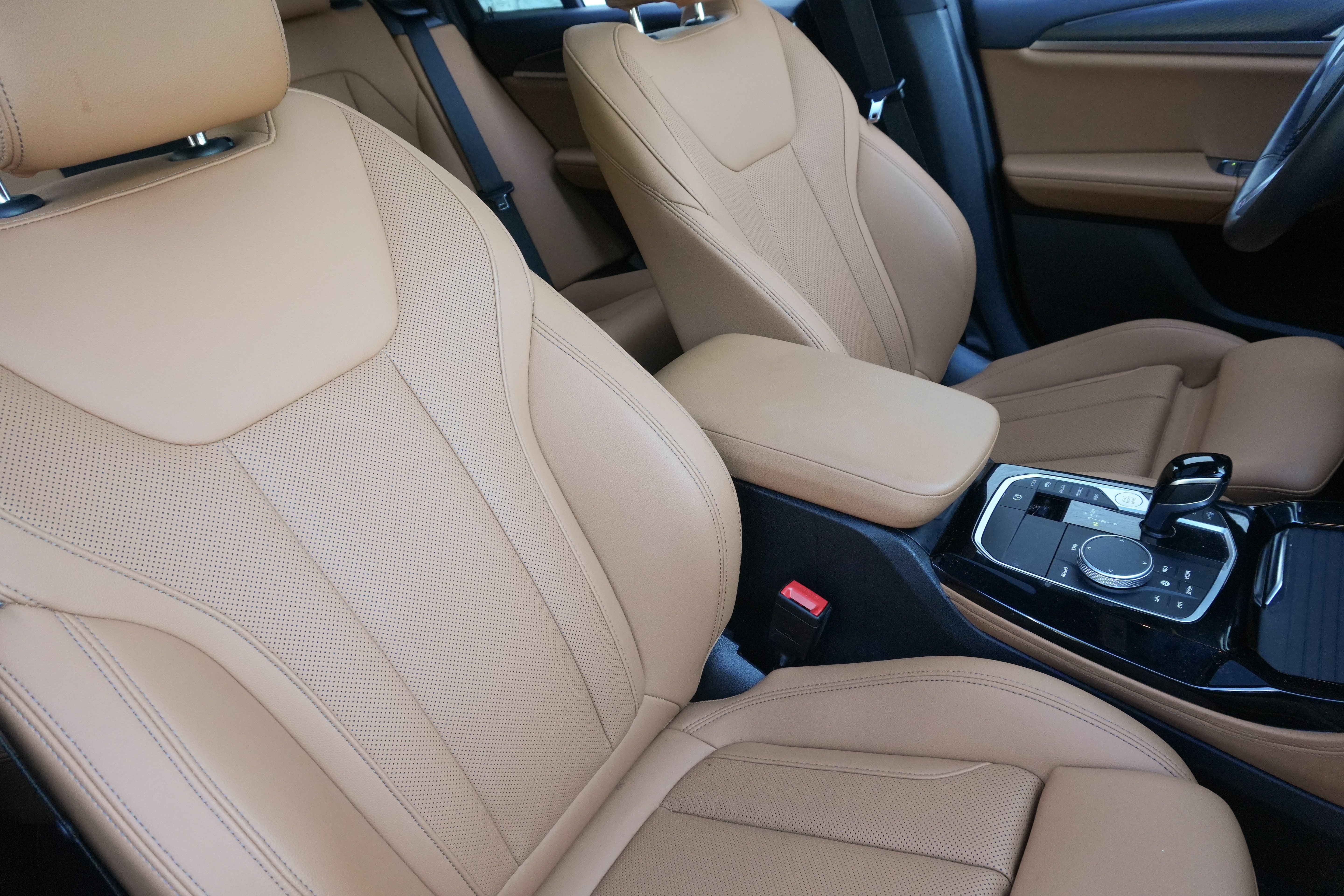 Certified 2025 BMW X4 xDrive30i w/ Premium Package AWD/4WD image 14