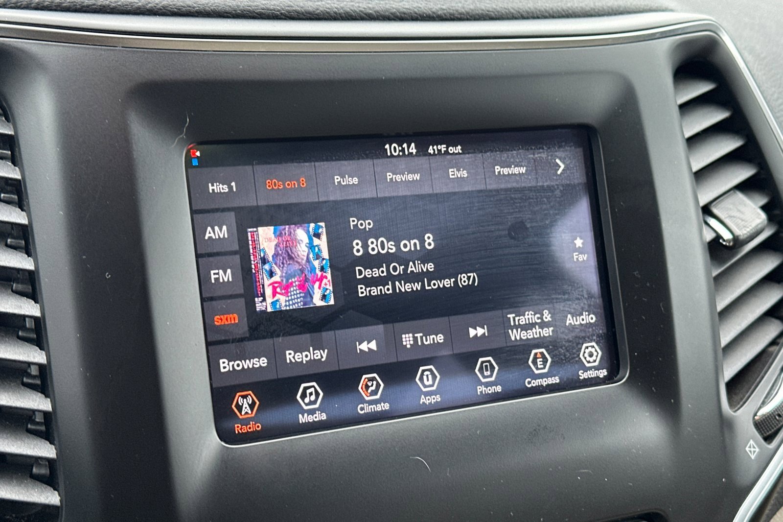 Used 2019 Jeep Cherokee Latitude w/ Popular Appearance Group image 18