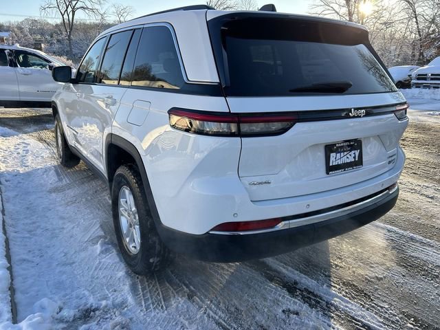 Used 2023 Jeep Grand Cherokee Laredo image 6