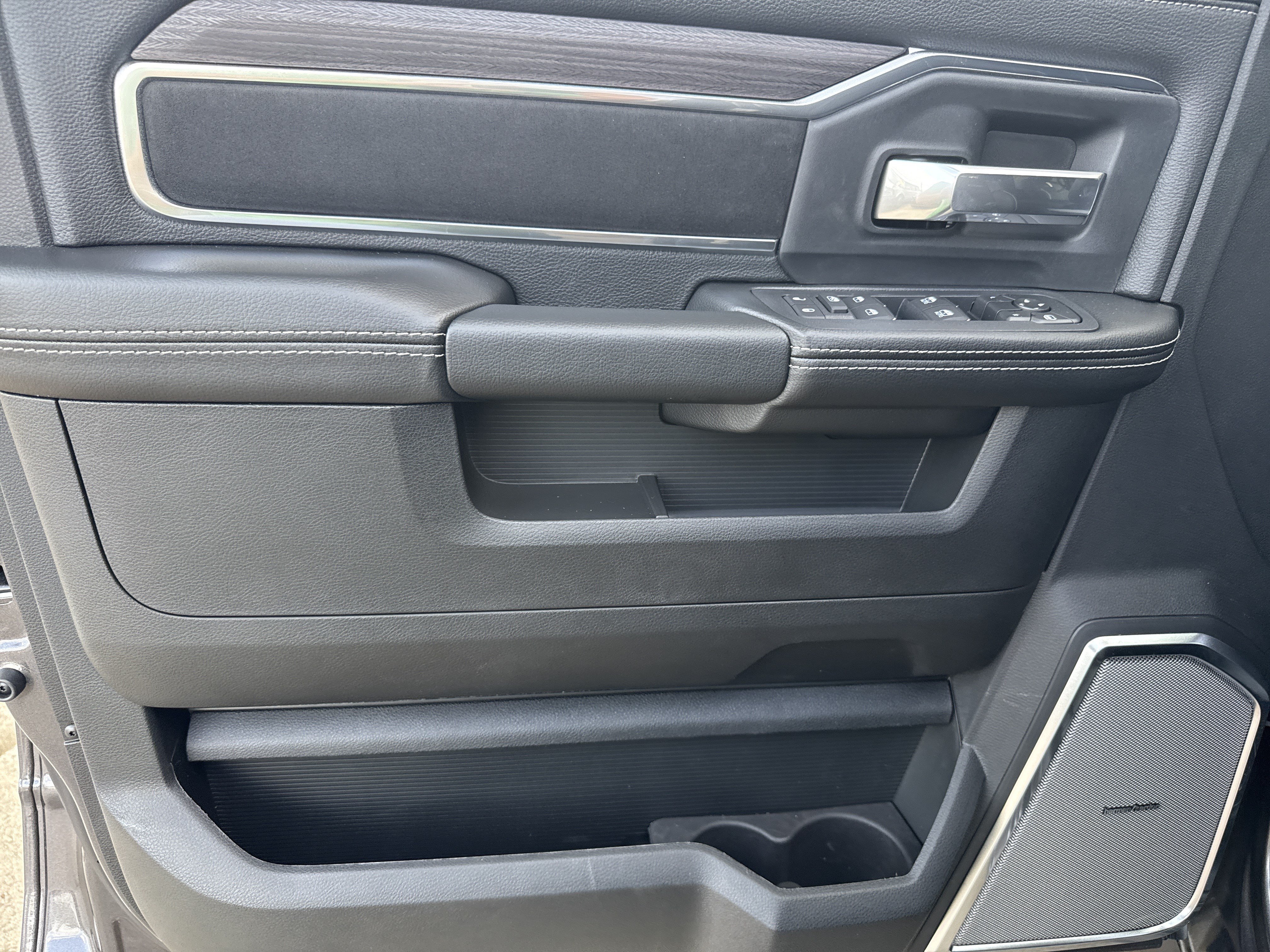 New 2026 RAM 5500 4x4 Crew Cab w/ Laramie Trim Package image 10