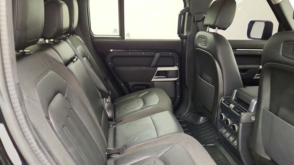 Used 2020 Land Rover Defender 110 SE AWD/4WD image 23