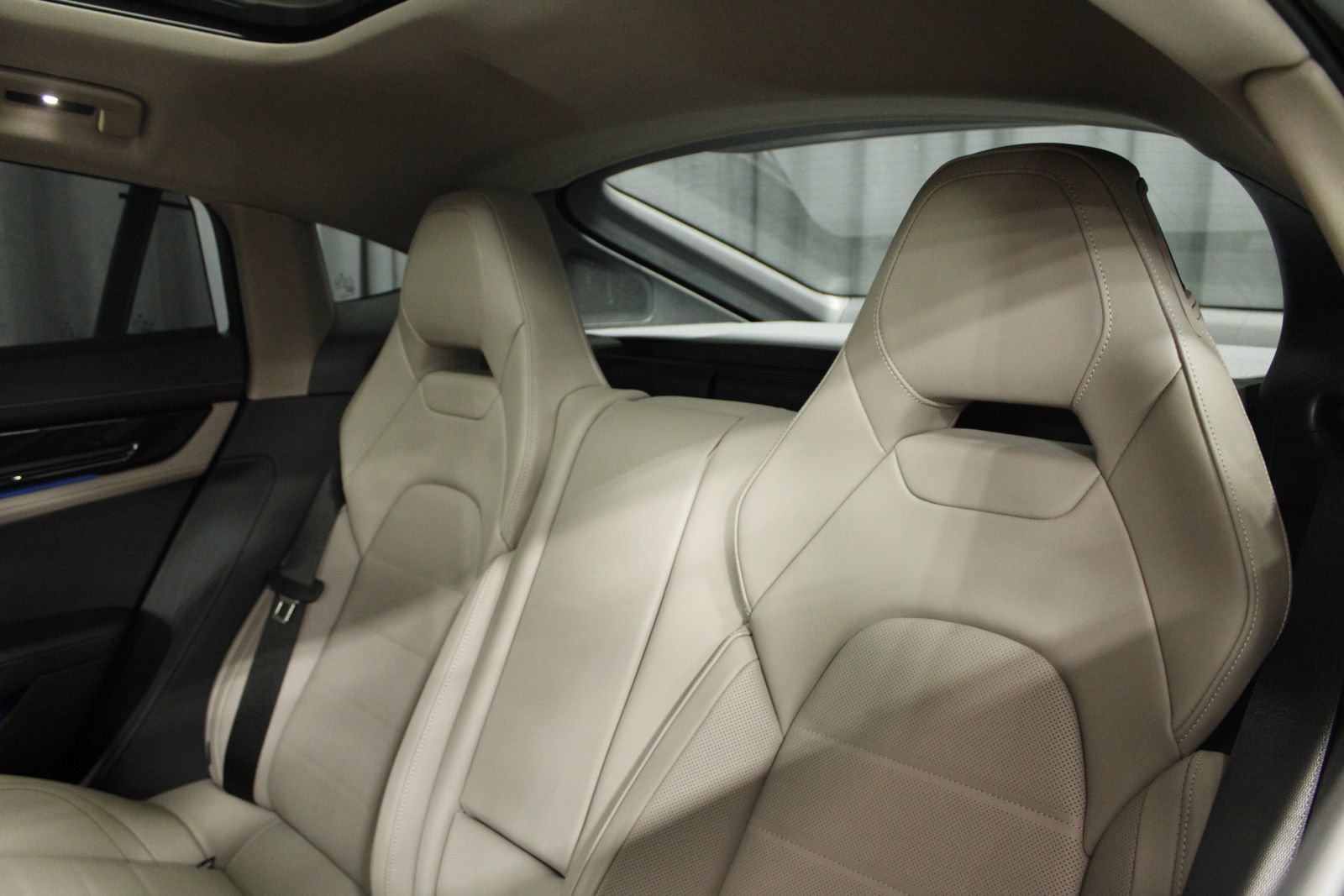 Used 2025 Porsche Panamera 4 image 6