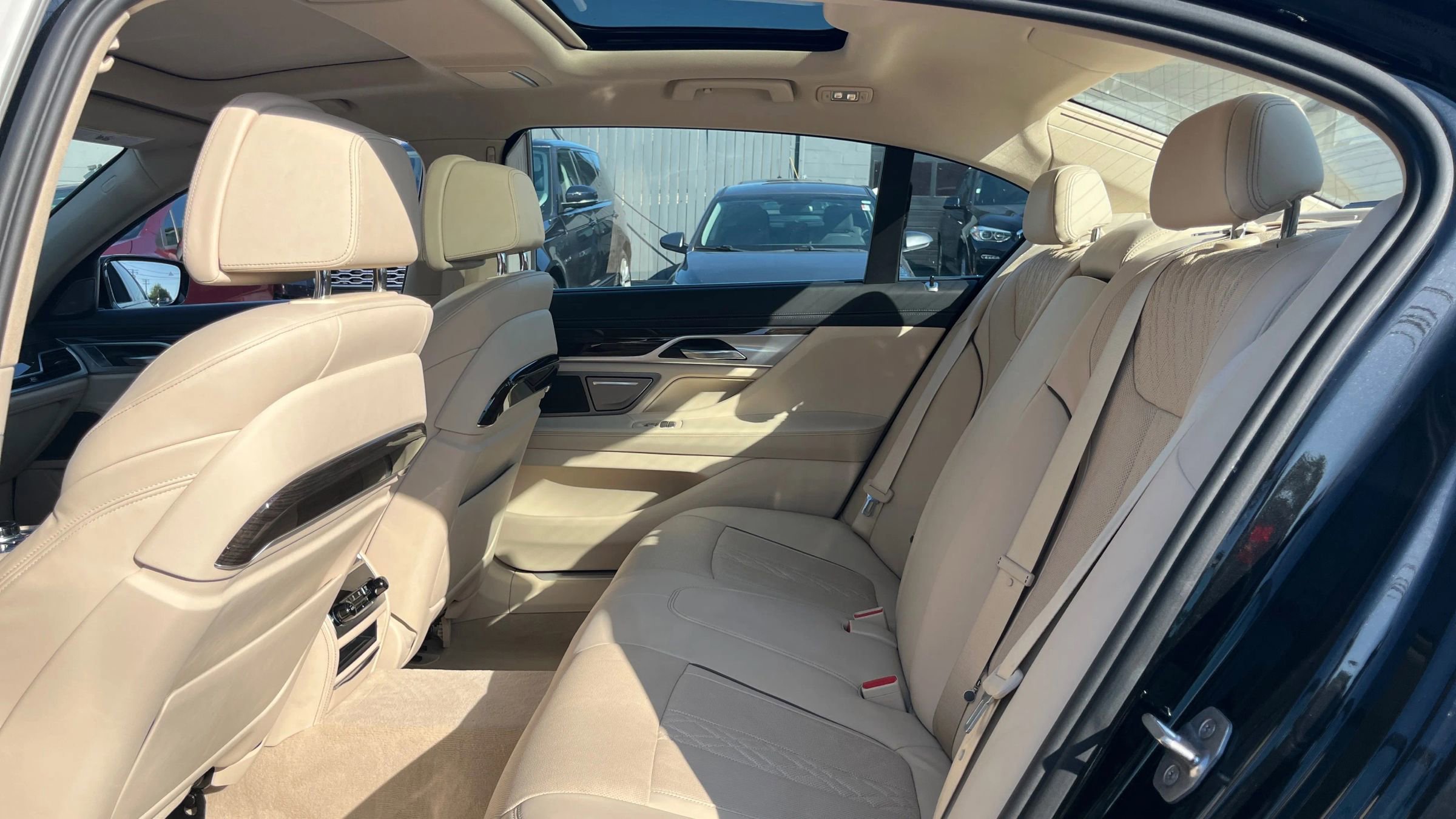 Used 2017 BMW 740i xDrive image 10