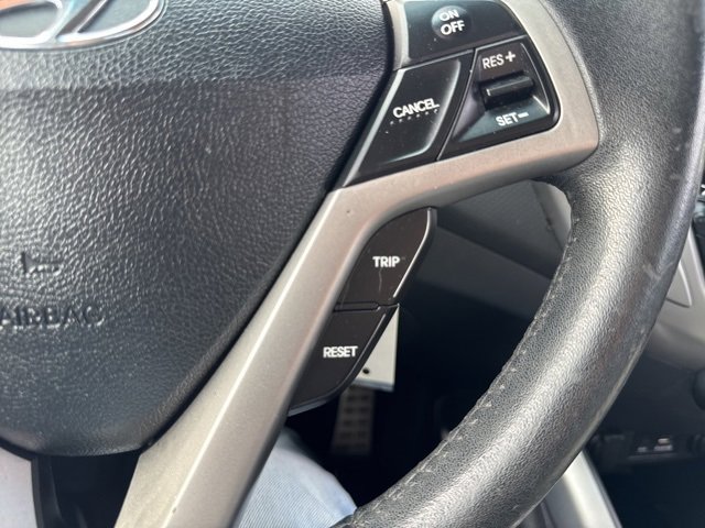 Used 2013 Hyundai Veloster w/ Style Pkg image 22