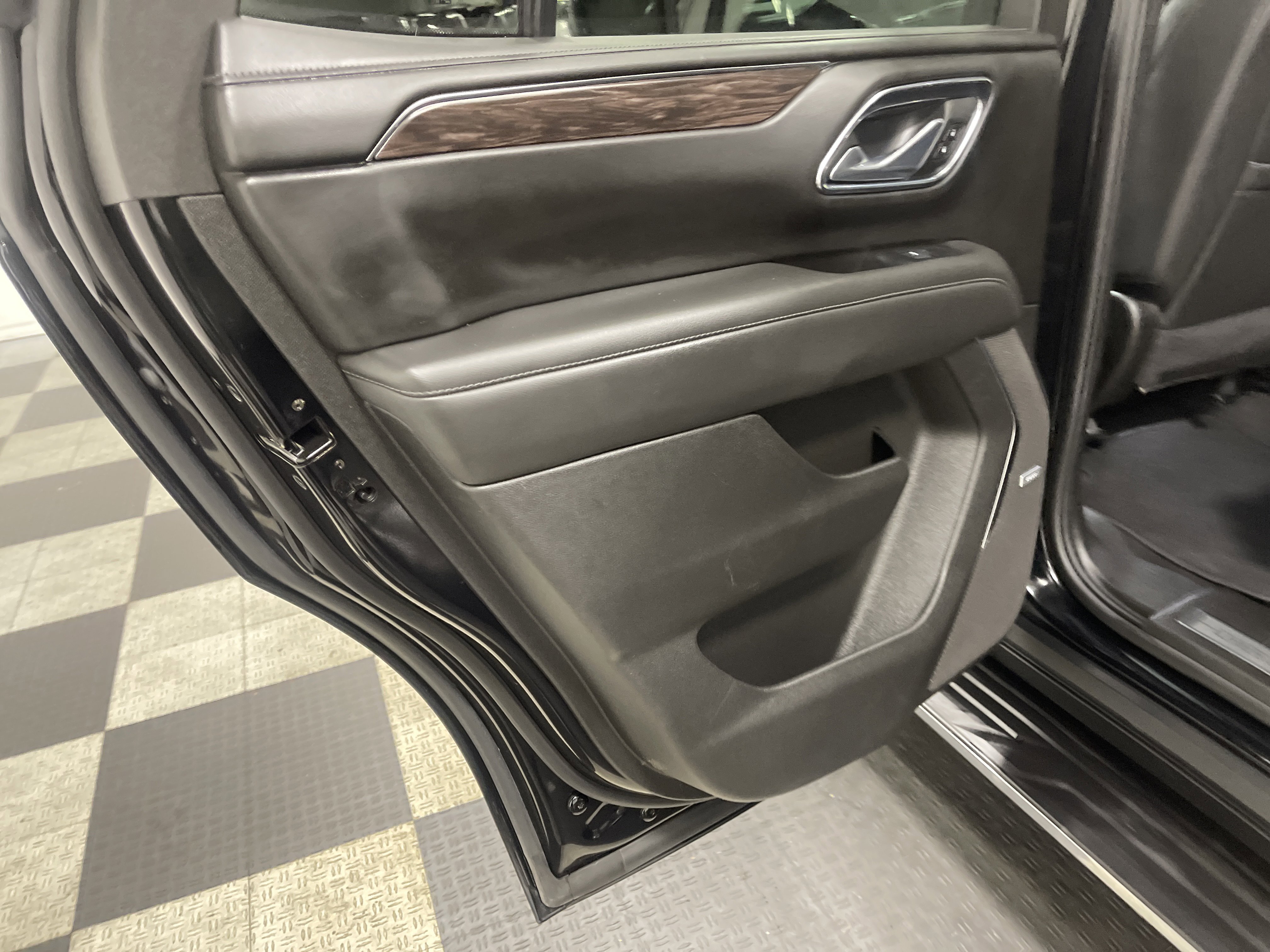 Used 2024 Chevrolet Tahoe LT image 15