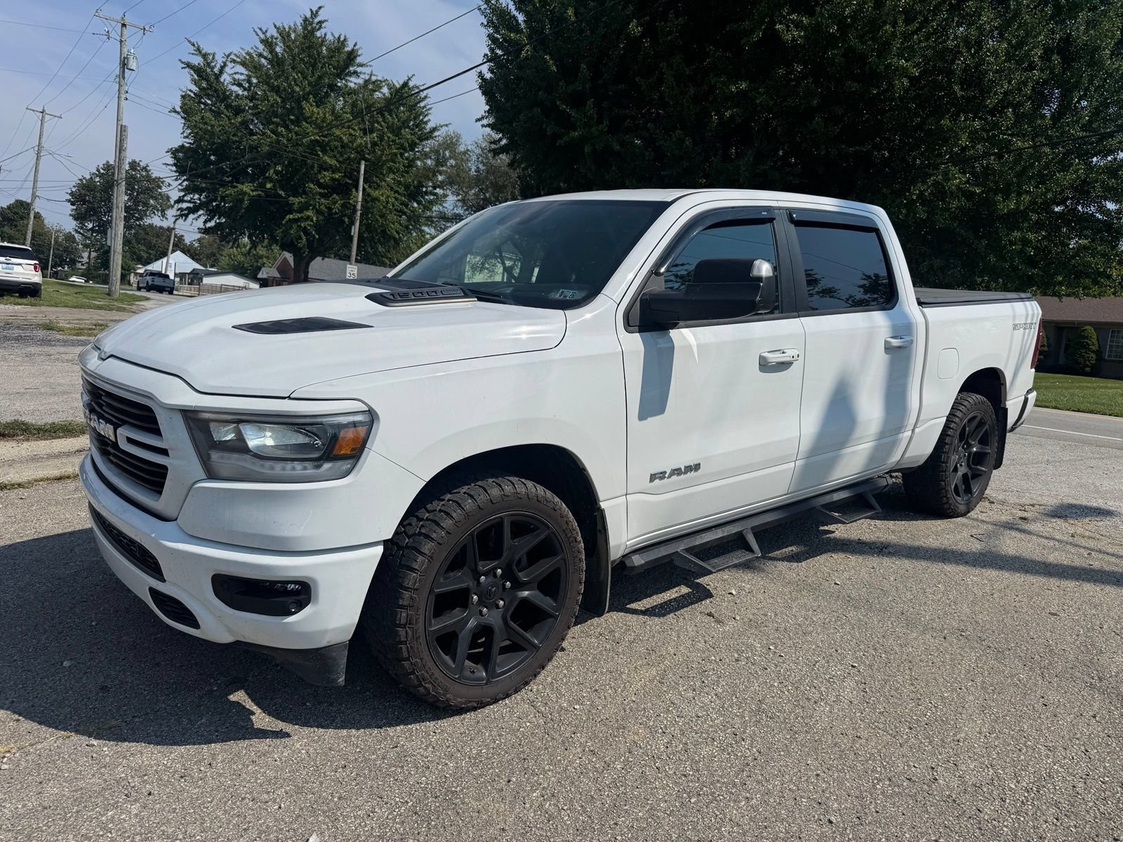 Used 2023 RAM 1500 Laramie AWD/4WD image 2