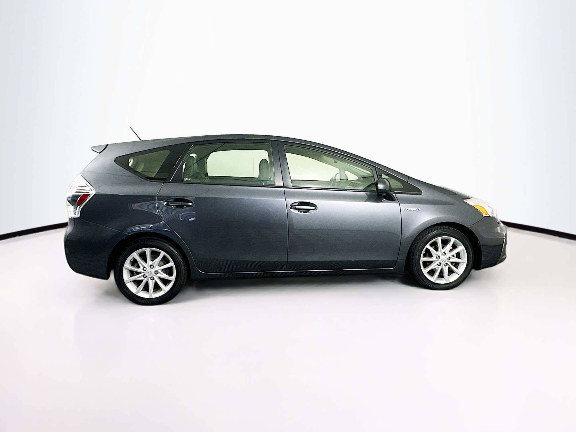 Used 2014 Toyota Prius V Five FWD image 10