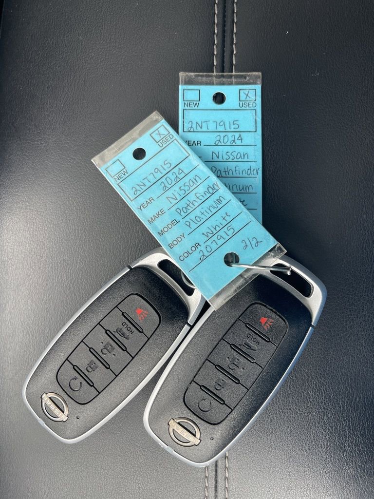 Used 2024 Nissan Pathfinder Platinum w/ Black Appearance Package image 43