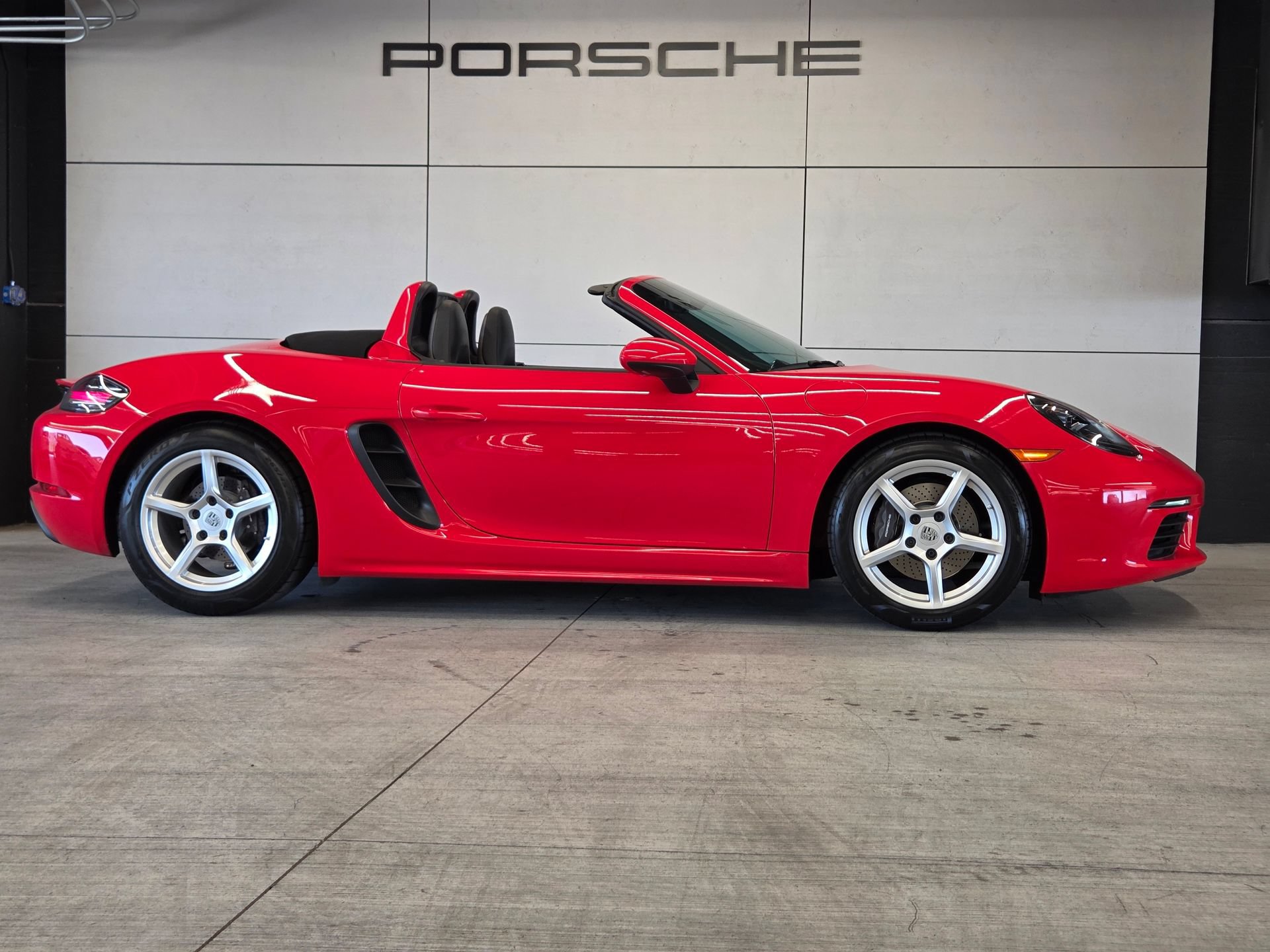 Certified 2024 Porsche 718 Boxster RWD image 29