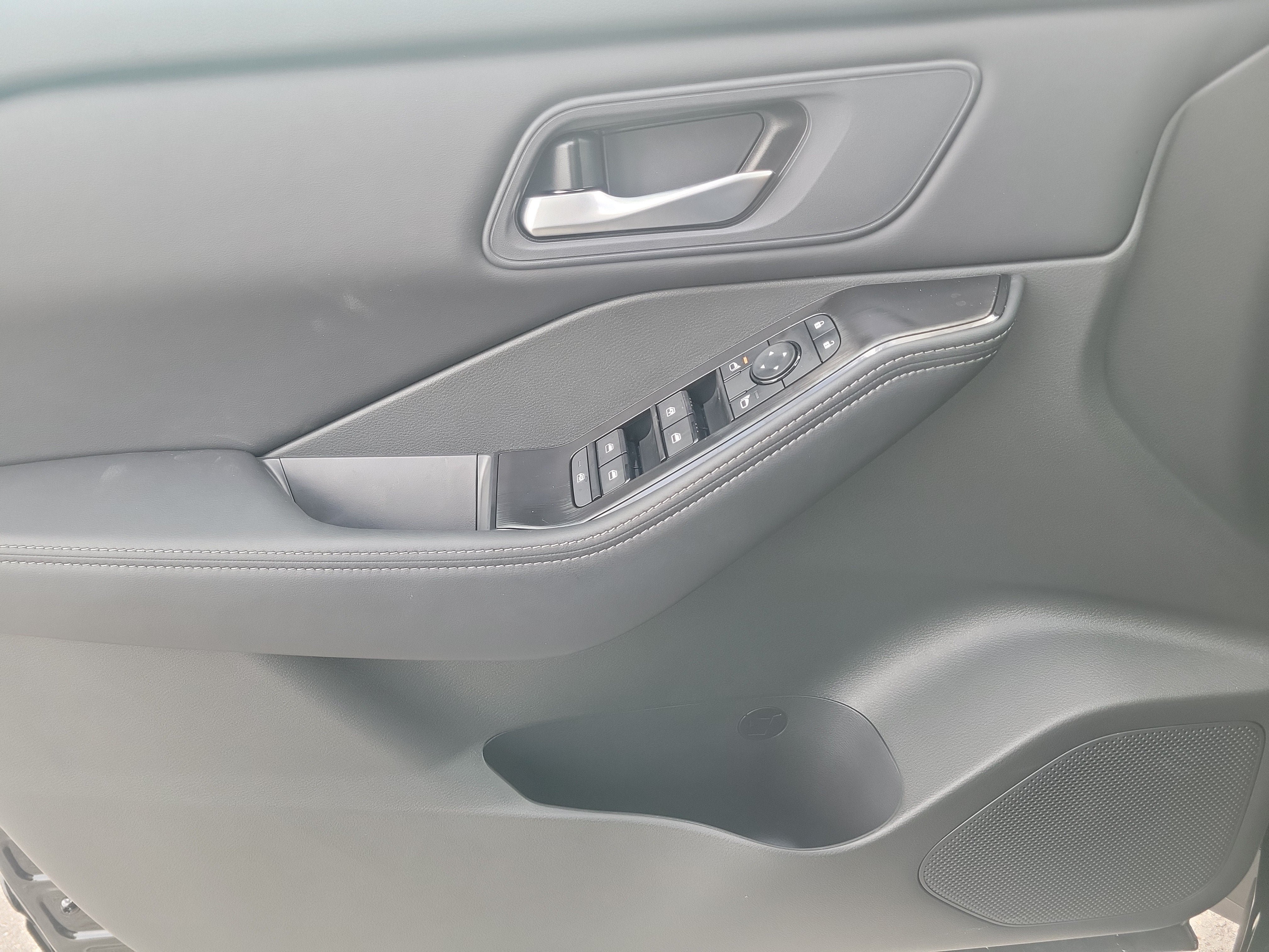 New 2027 Nissan Rogue SV FWD image 29