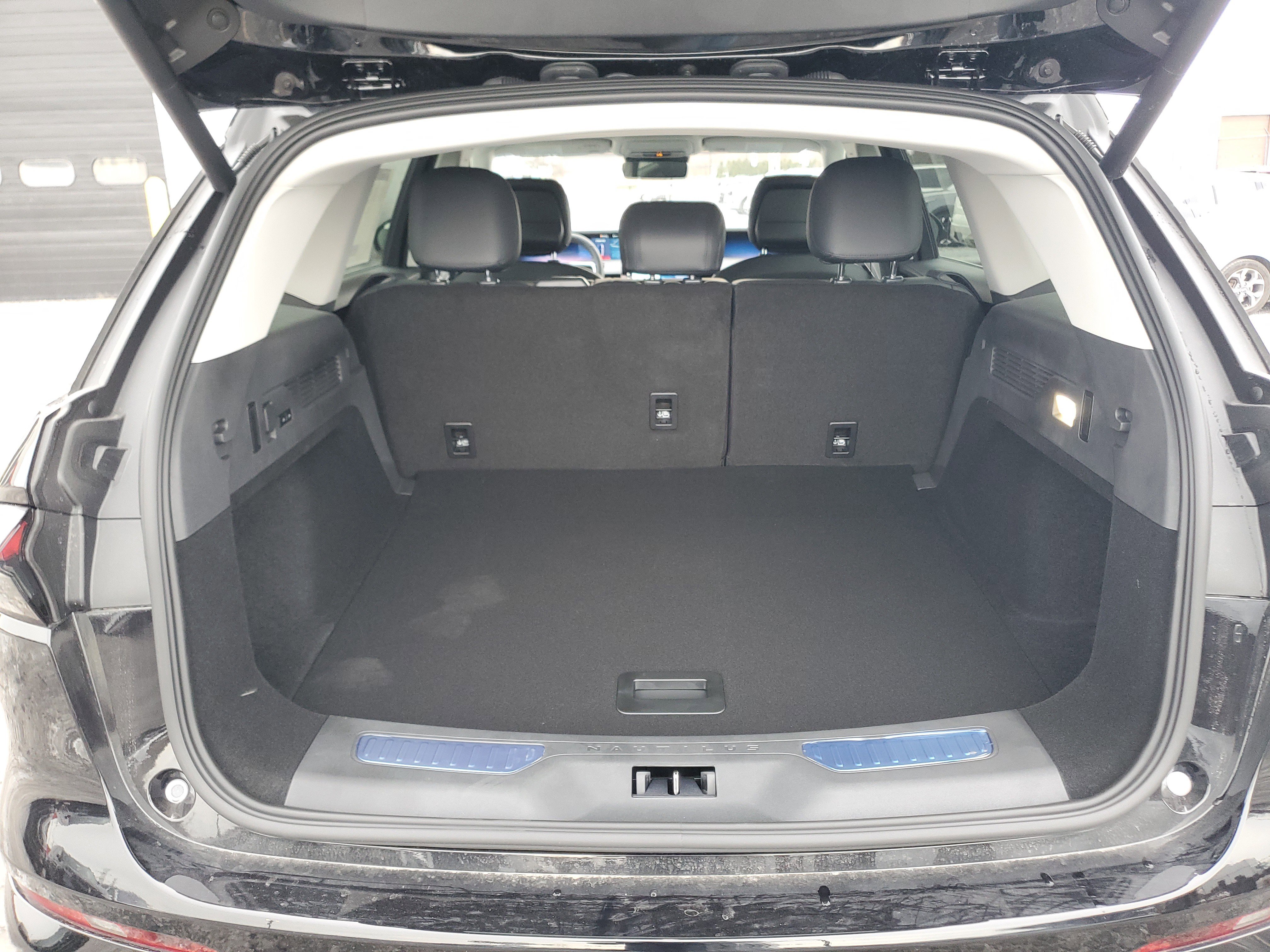 New 2026 Lincoln Nautilus Premier w/ Equipment Group 102A image 32