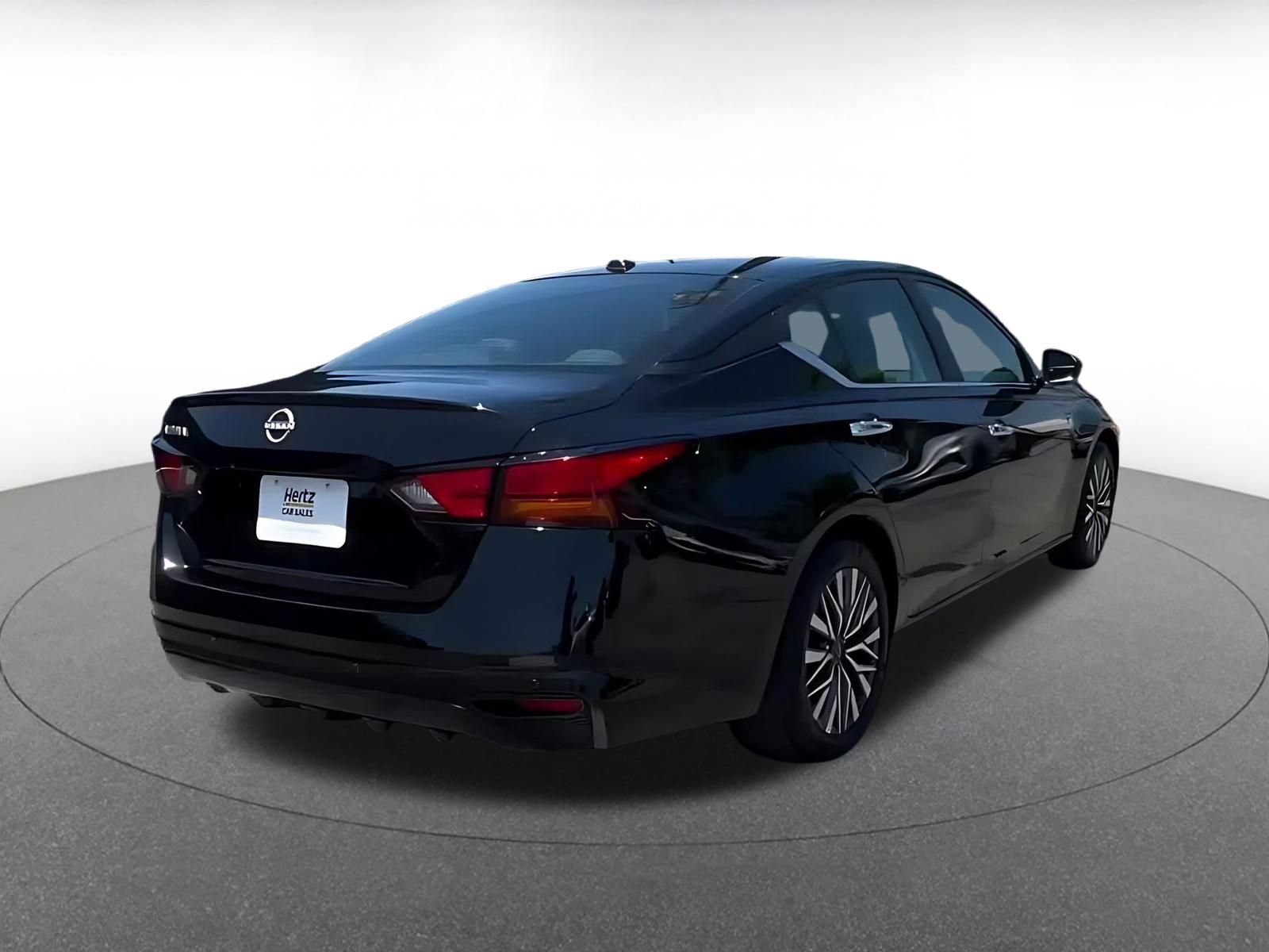 Used 2025 Nissan Altima 2.5 SV FWD image 15
