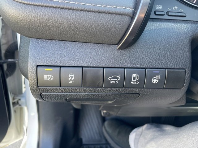 Used 2023 Toyota Camry SE image 19