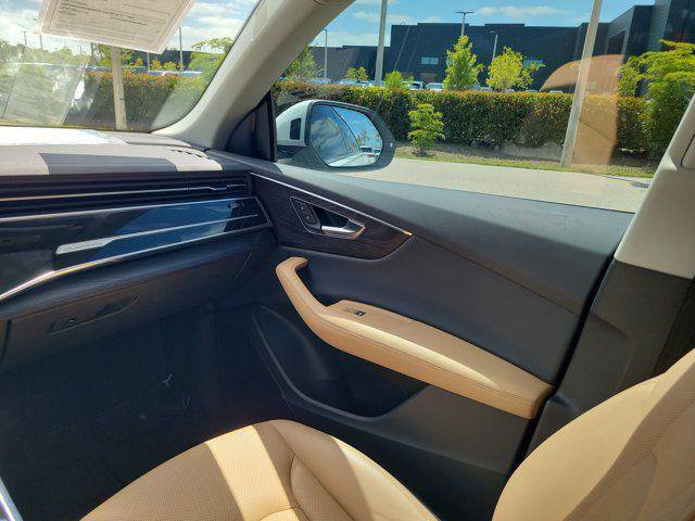 Certified 2025 Audi Q8 Premium Plus w/ Premium Plus Package AWD/4WD image 14