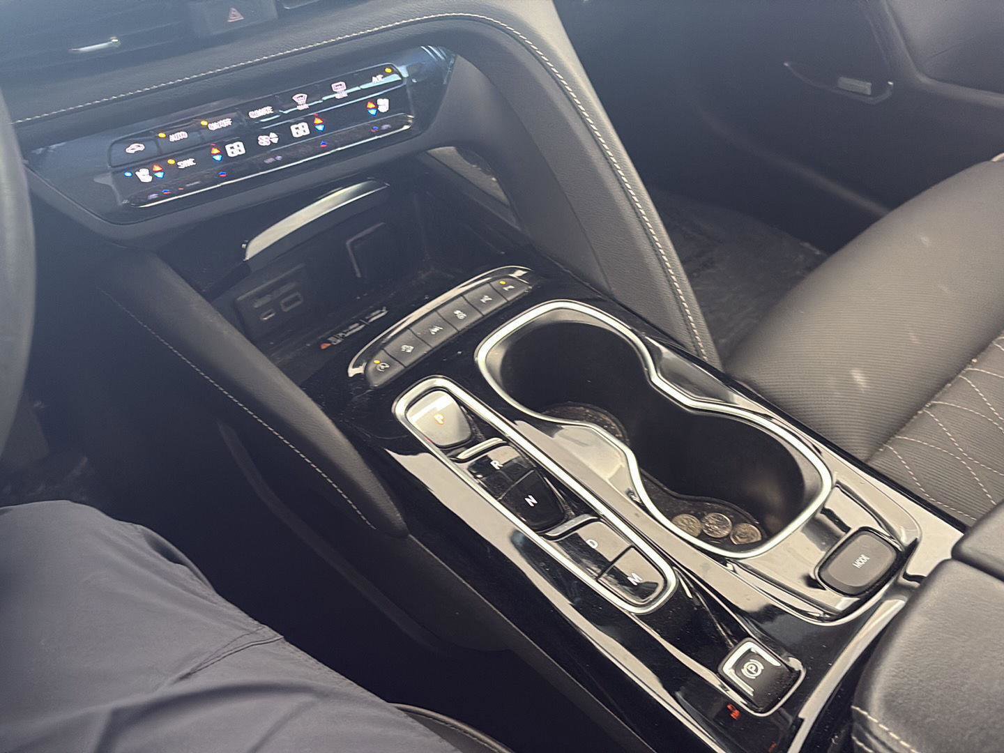 Used 2023 Buick Envision Avenir image 22