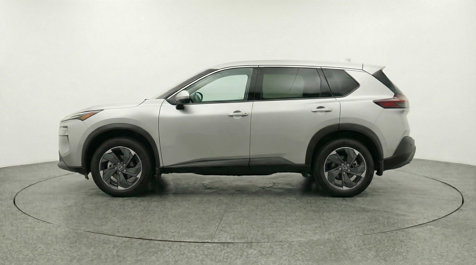Used 2025 Nissan Rogue SV image 5