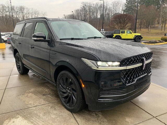 New 2026 Lincoln Navigator Reserve w/ Jet Appearance Package AWD/4WD image 16