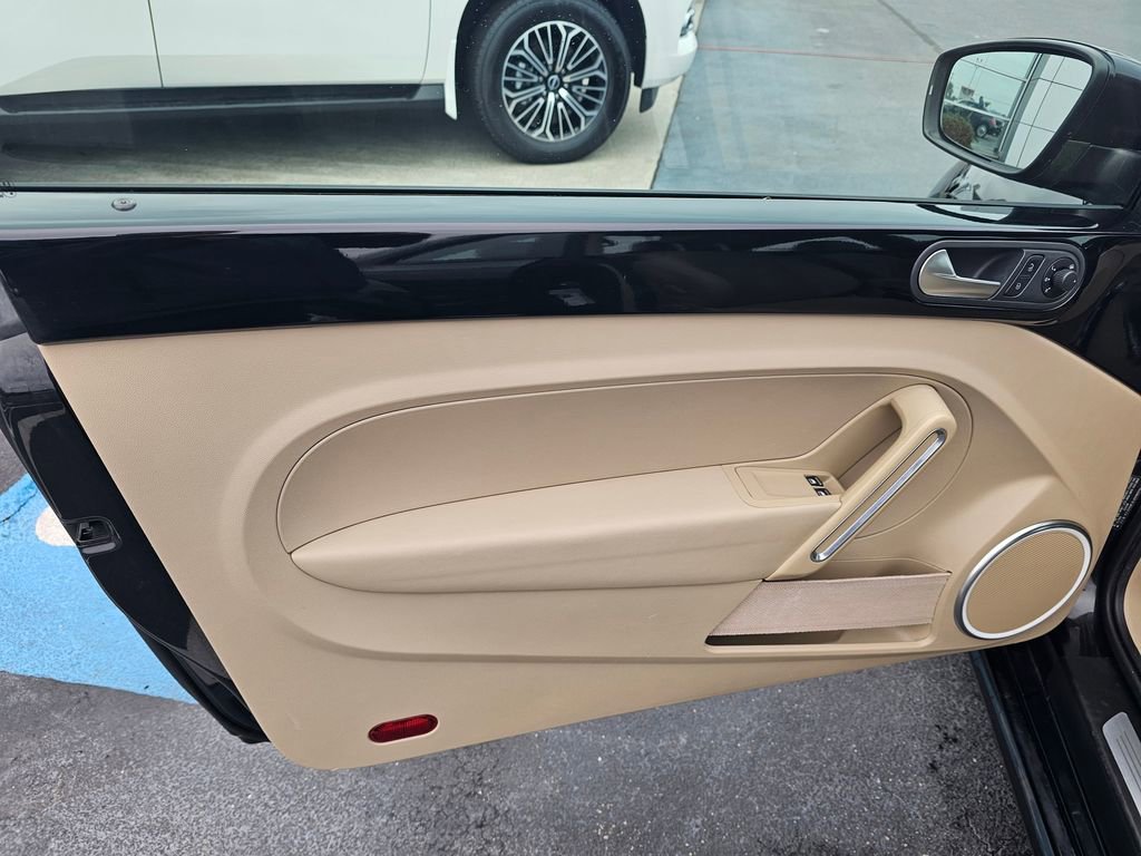 Used 2013 Volkswagen Beetle 2.5 image 11