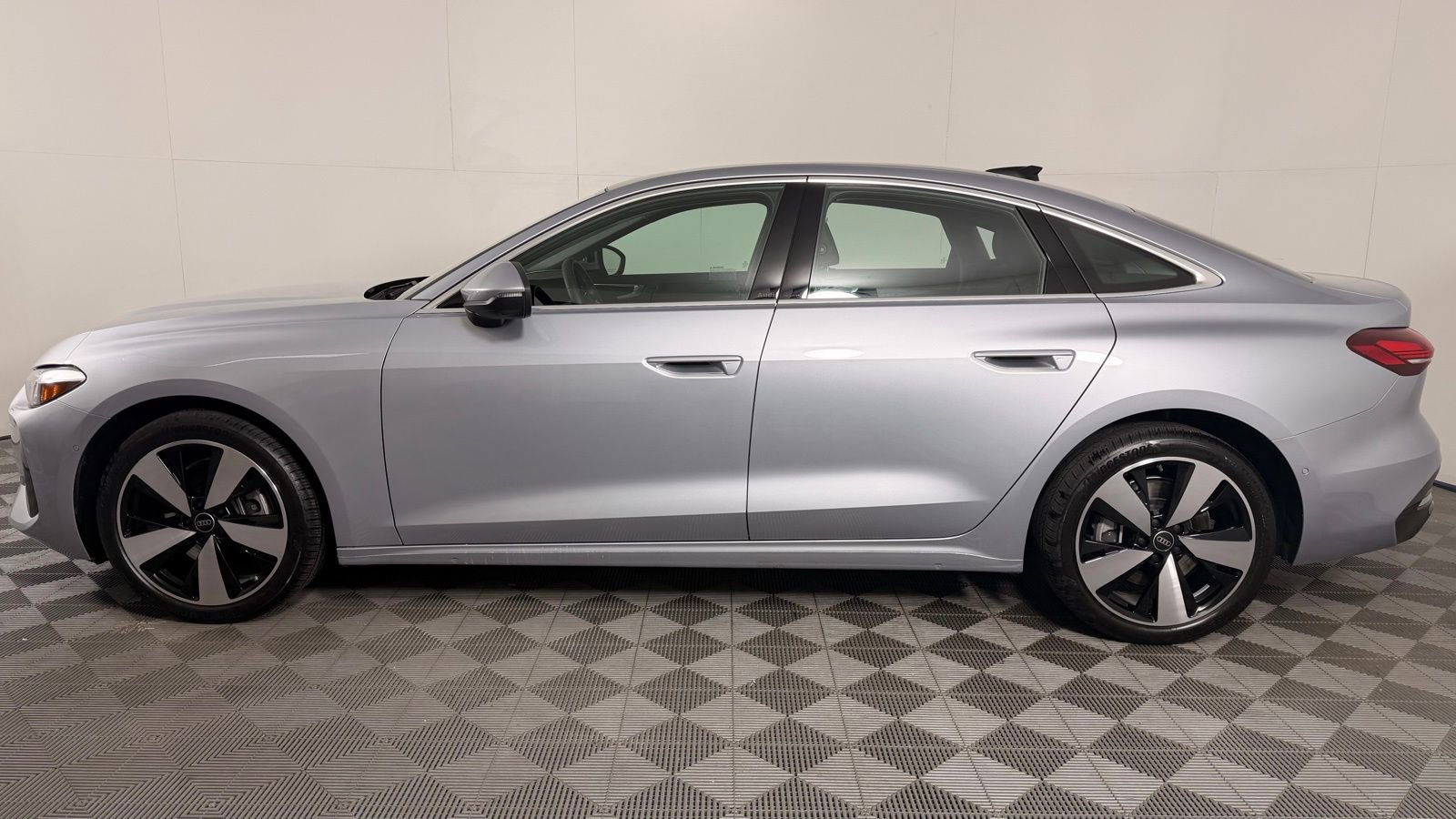 Used 2025 Audi A5 2.0T Premium w/ Convenience Package AWD/4WD image 5