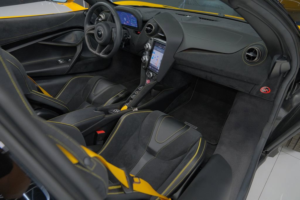 Used 2023 McLaren 720S Luxury image 40