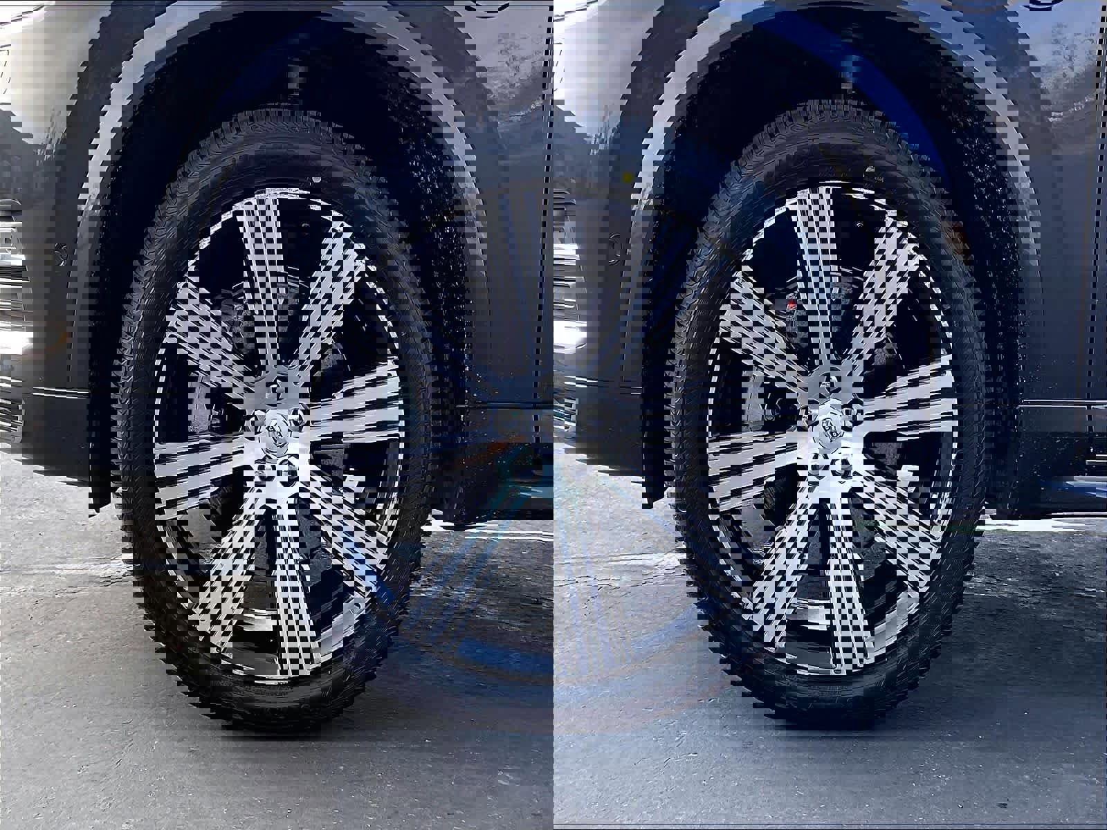 Used 2023 Volvo XC90 T8 Plus w/ Protection Package Premier image 12