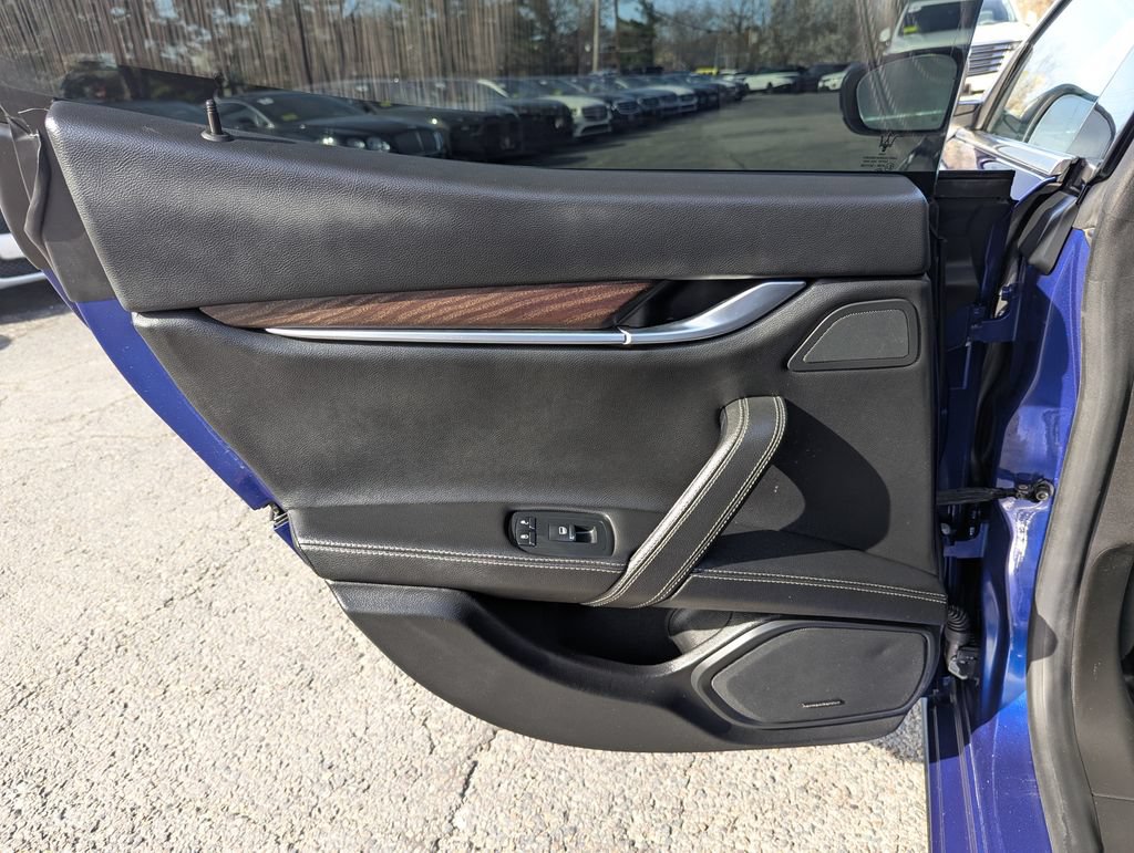 Used 2019 Maserati Ghibli S Q4 AWD/4WD image 37