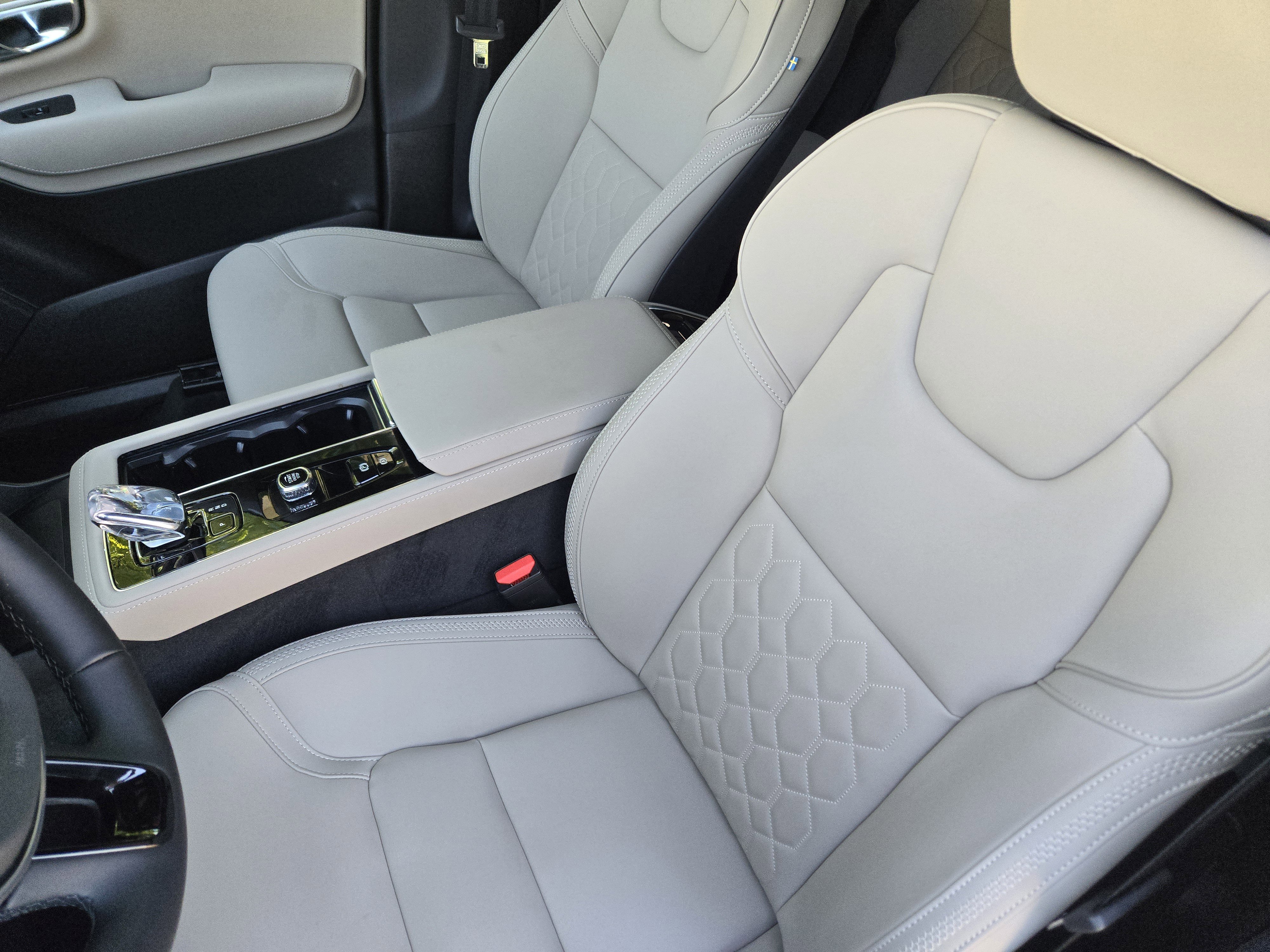 Certified 2025 Volvo XC90 T8 Plus w/ Protection Package Premier image 20