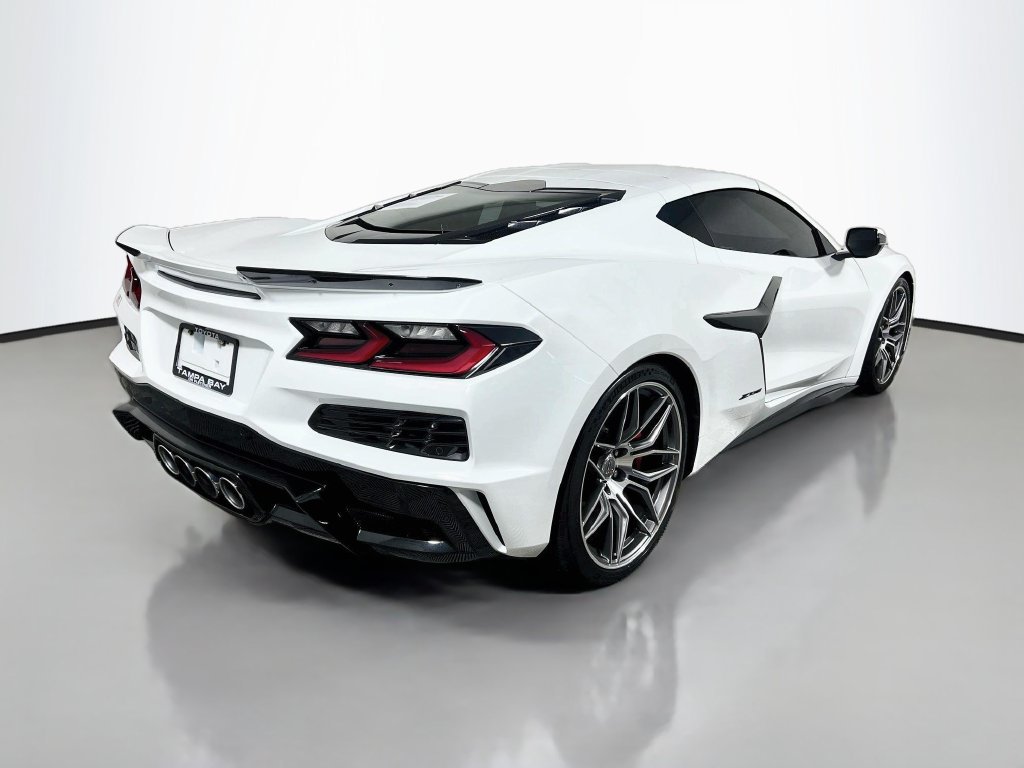 Used 2023 Chevrolet Corvette Z06 RWD image 3