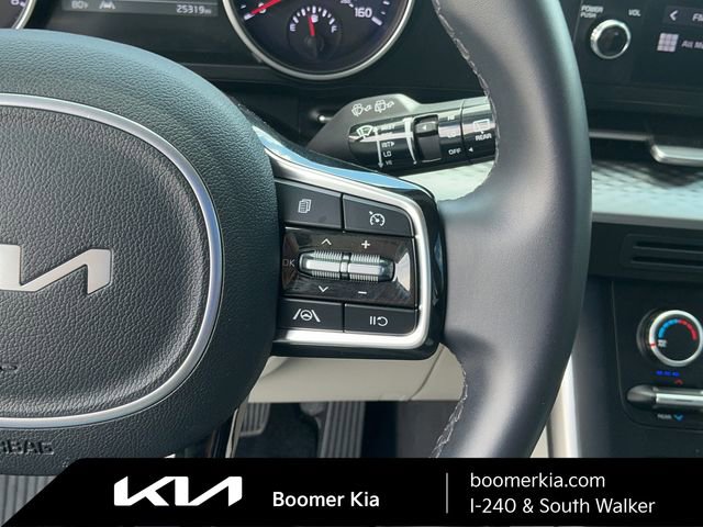 Used 2024 Kia Carnival LX image 21