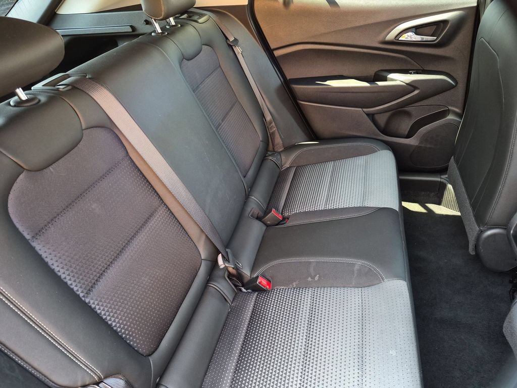 Used 2025 Chevrolet Trax LT w/ LT Convenience Package FWD image 29